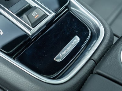 2022 Porsche Panamera 4 Platinum Edition