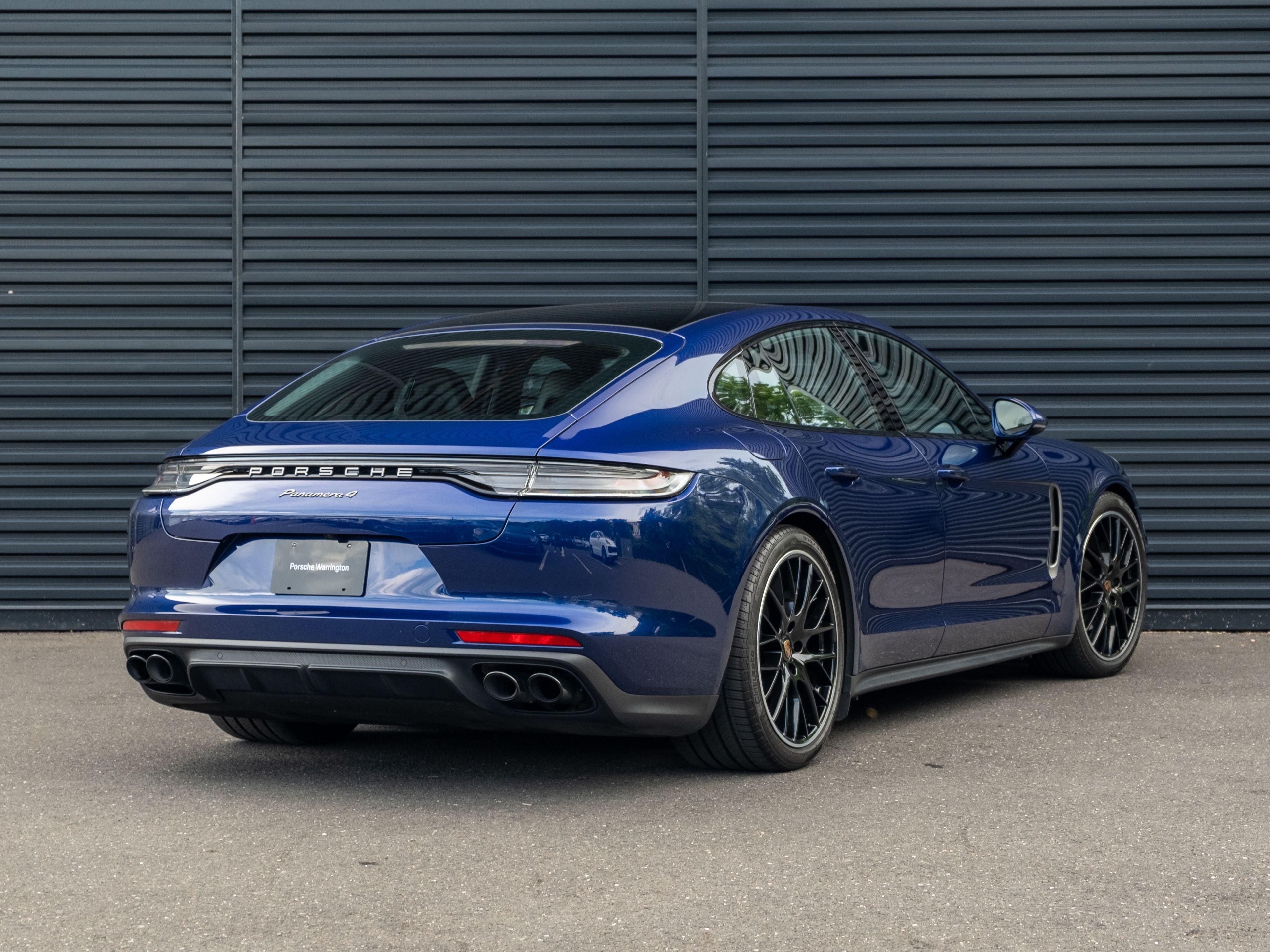 2022 Porsche Panamera 4 Platinum Edition