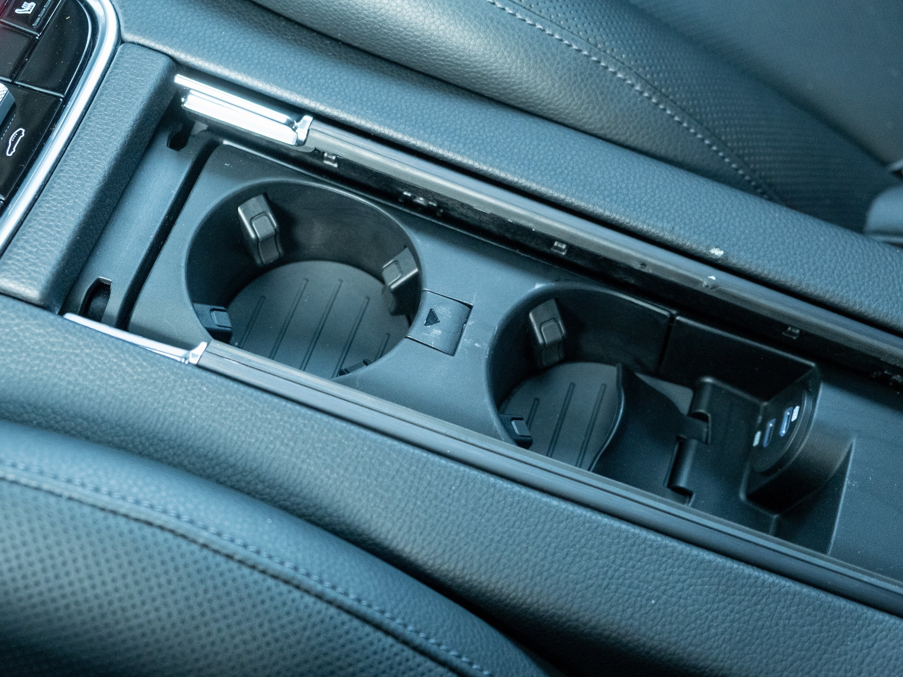 2023 Porsche Panamera 4 Platinum Edition