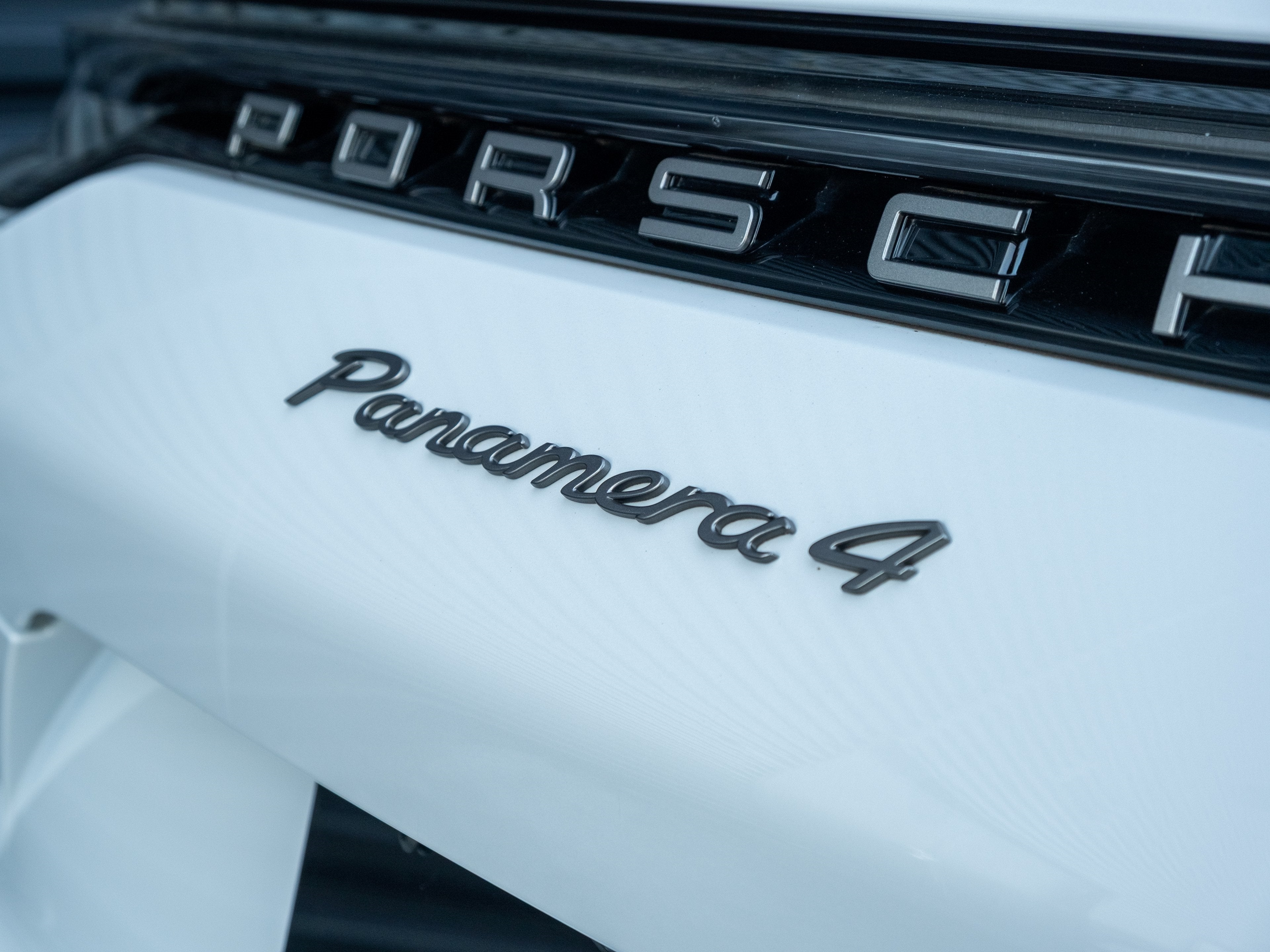 2023 Porsche Panamera 4 Platinum Edition