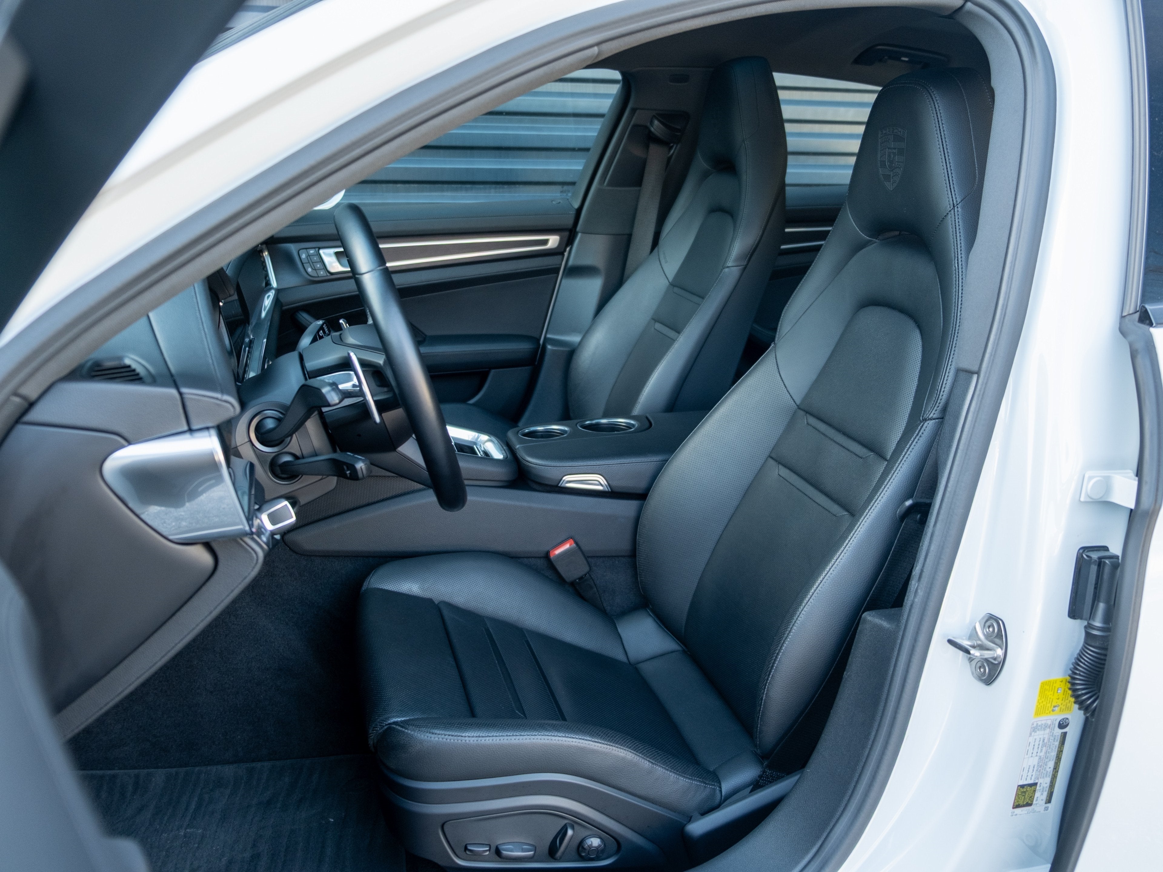 2023 Porsche Panamera 4 Platinum Edition