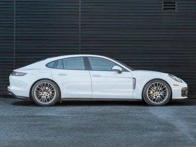 2023 Porsche Panamera 4 Platinum Edition