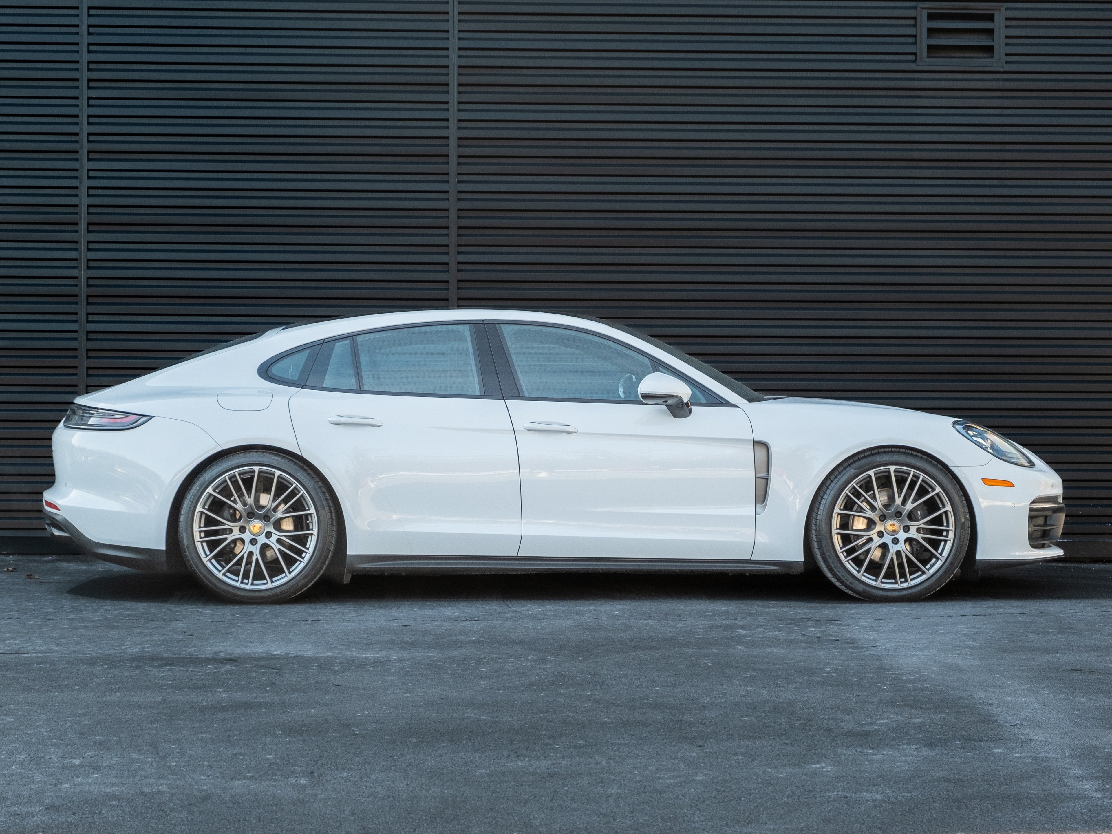 2023 Porsche Panamera 4 Platinum Edition