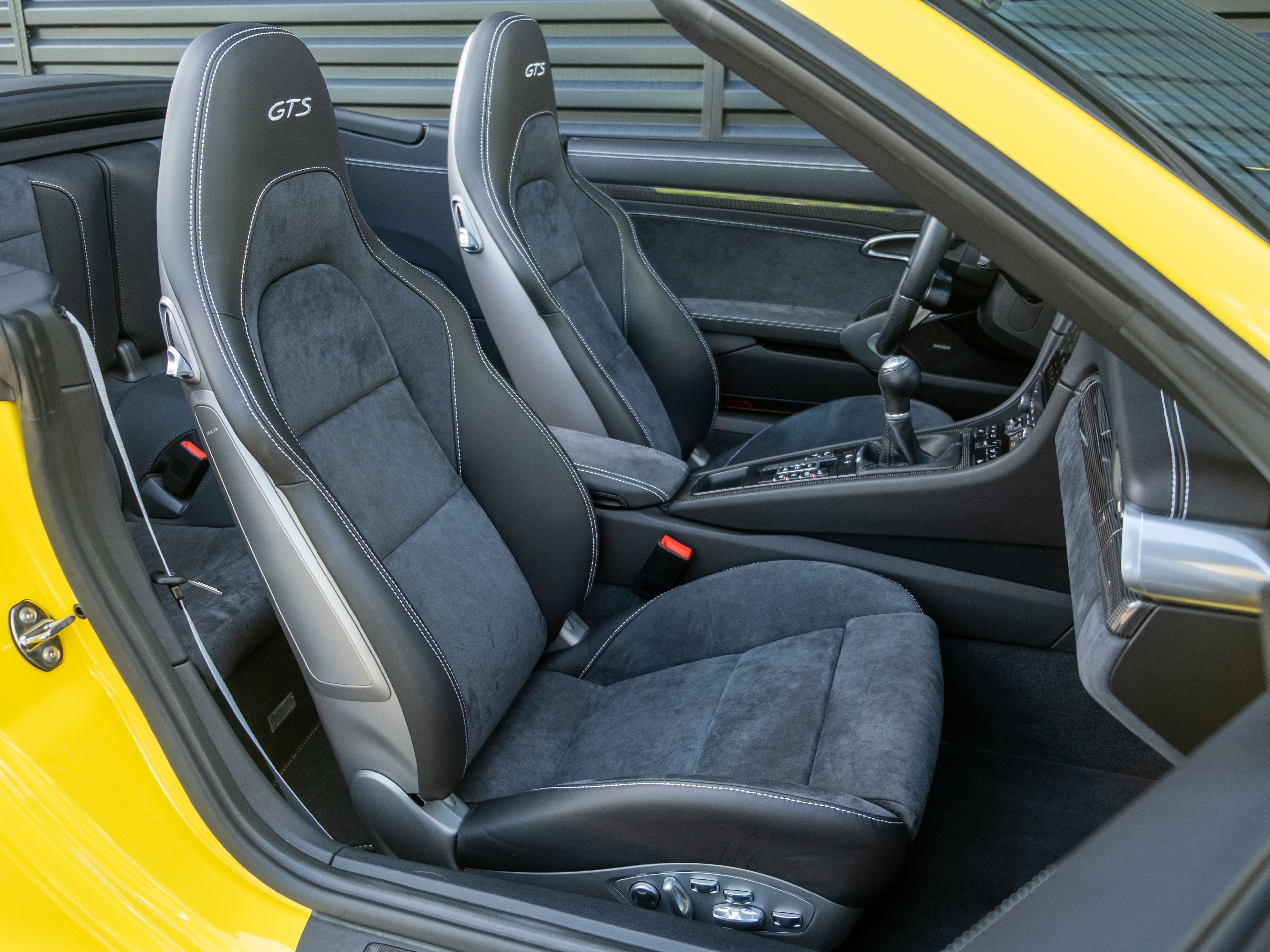 2018 Porsche 911 Carrera 4 GTS