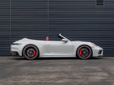2022 Porsche 911 Carrera 4 GTS