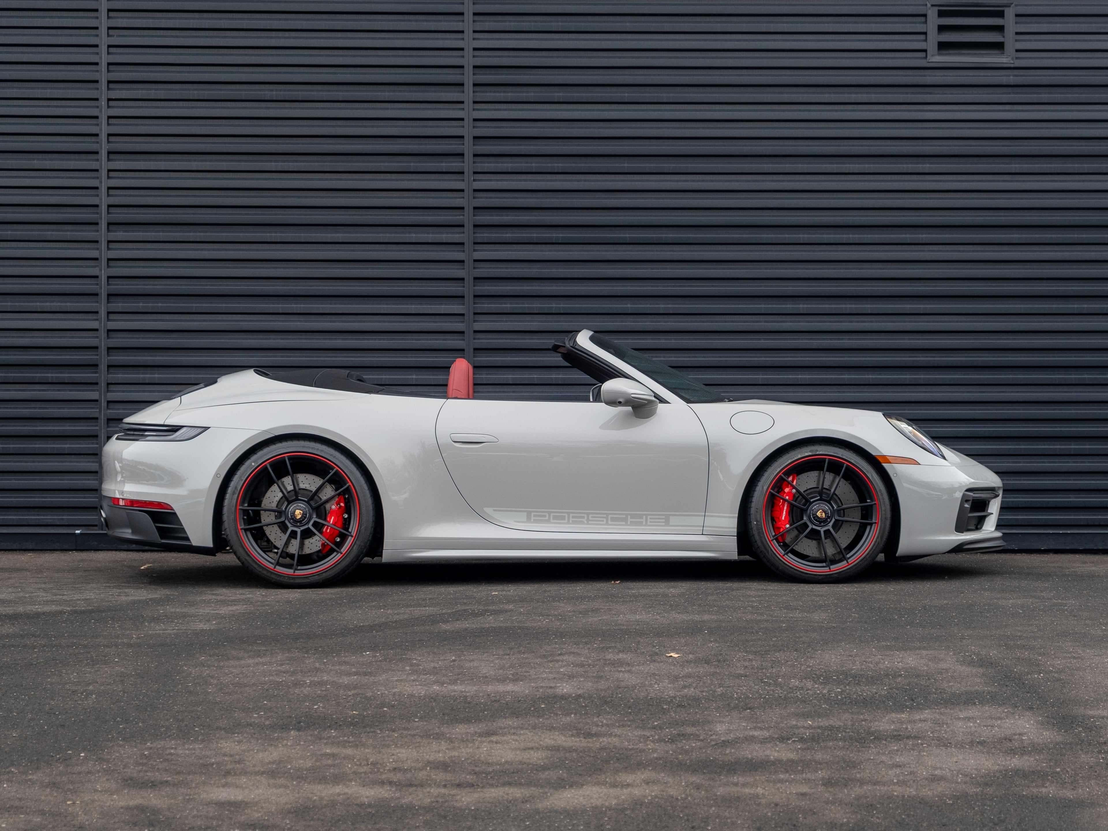 2022 Porsche 911 Carrera 4 GTS