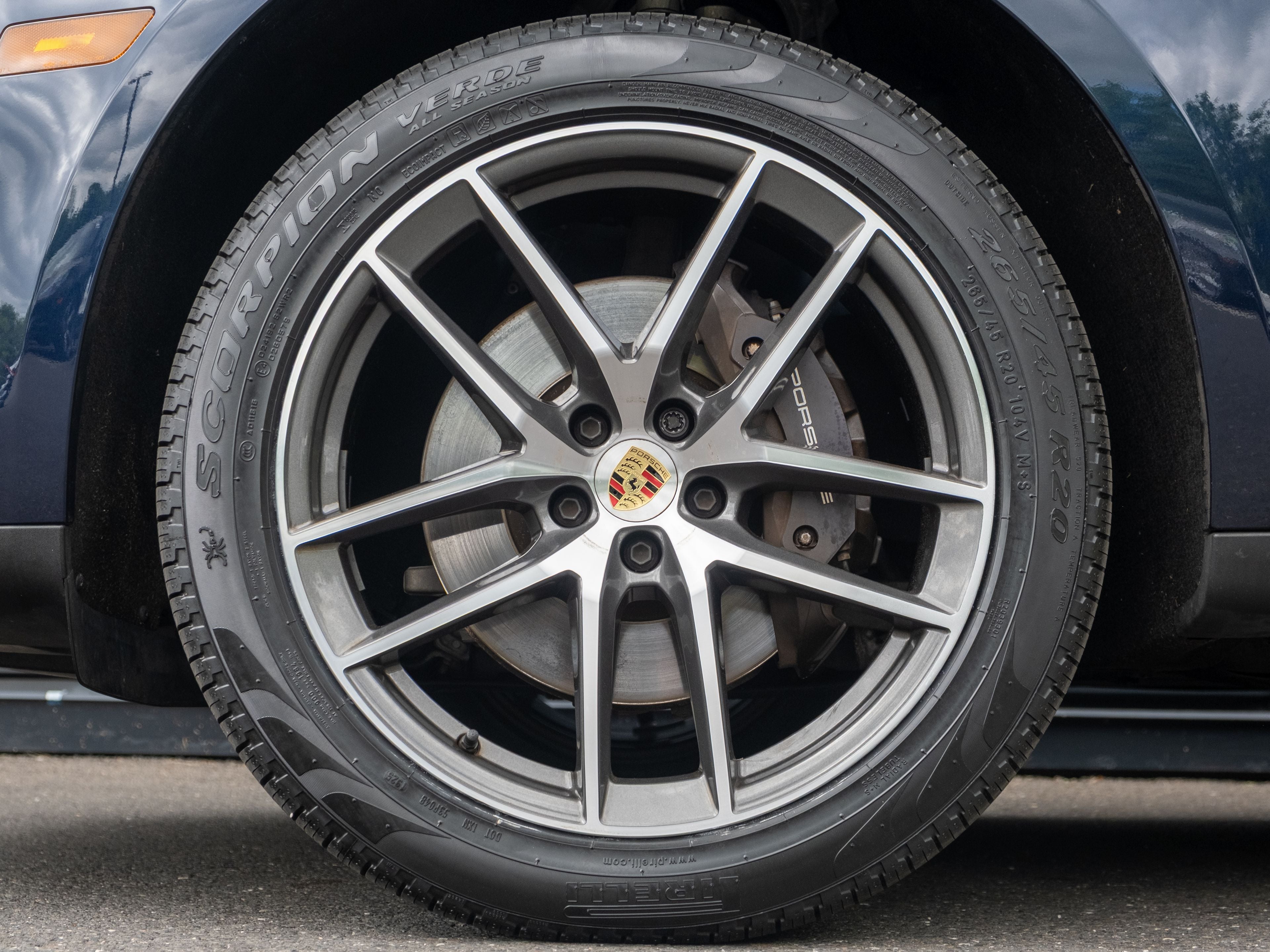 2023 Porsche Macan Base