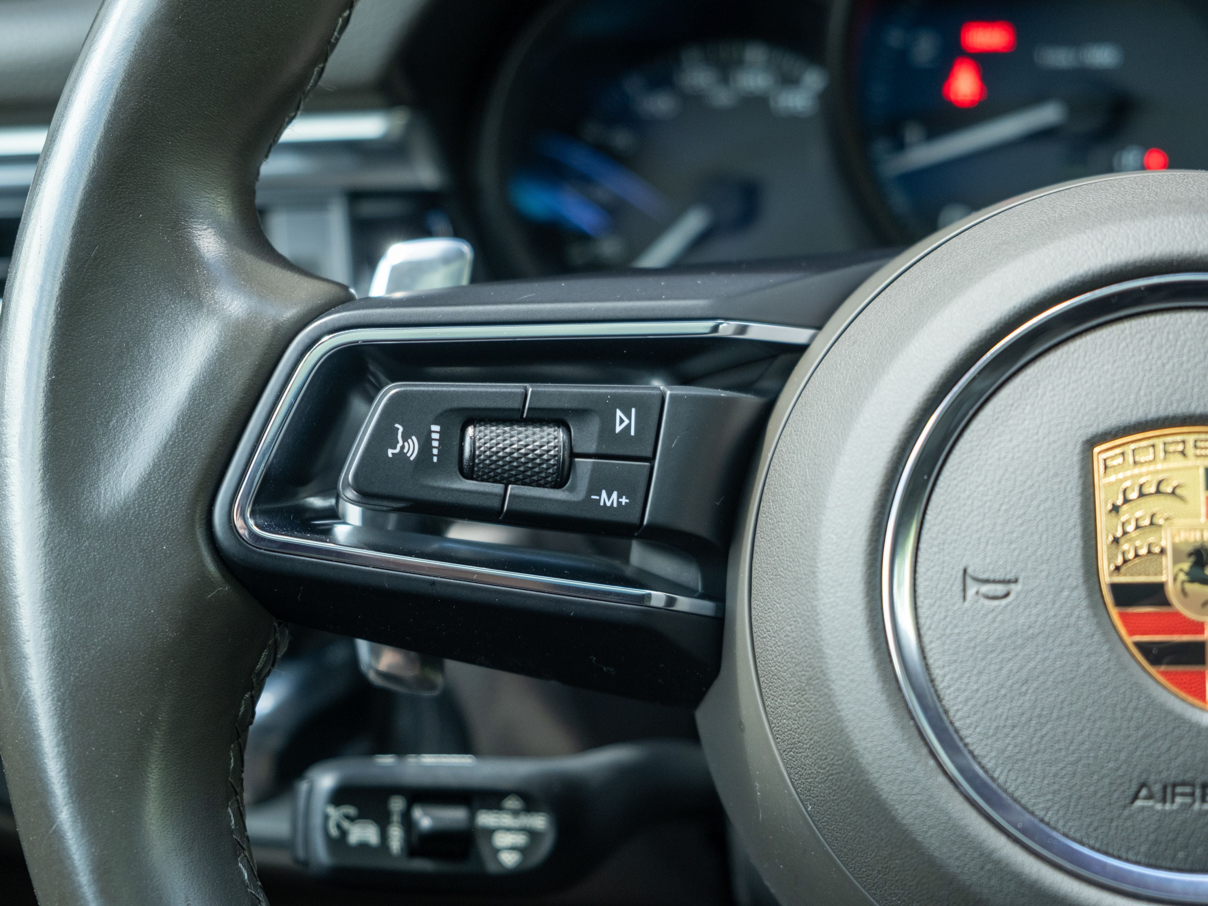 2023 Porsche Macan Base