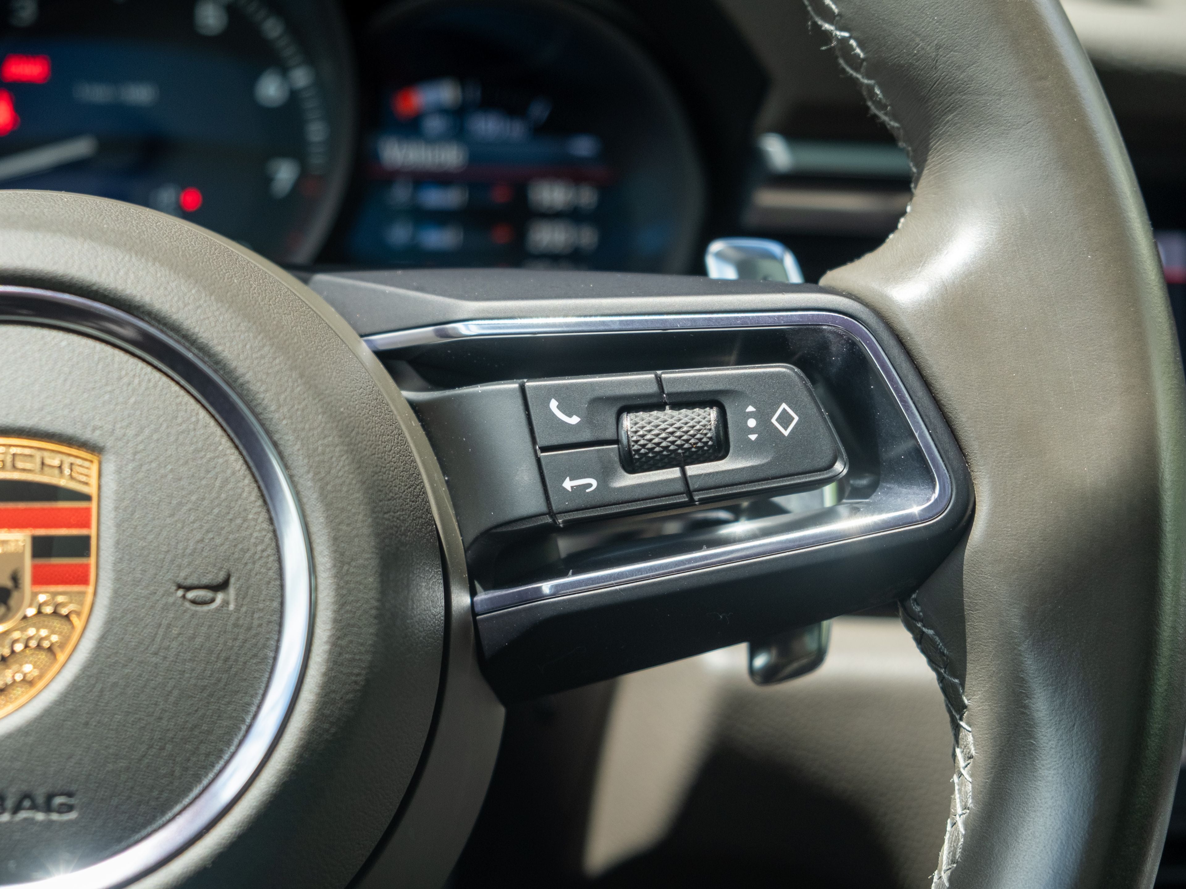 2023 Porsche Macan Base