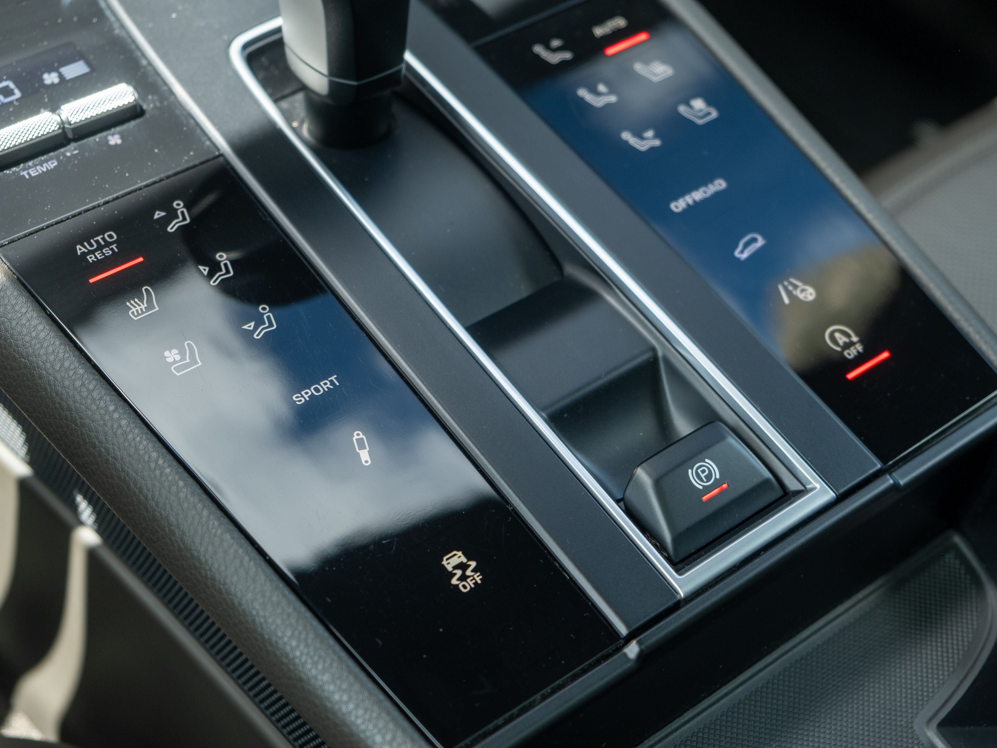 2023 Porsche Macan Base
