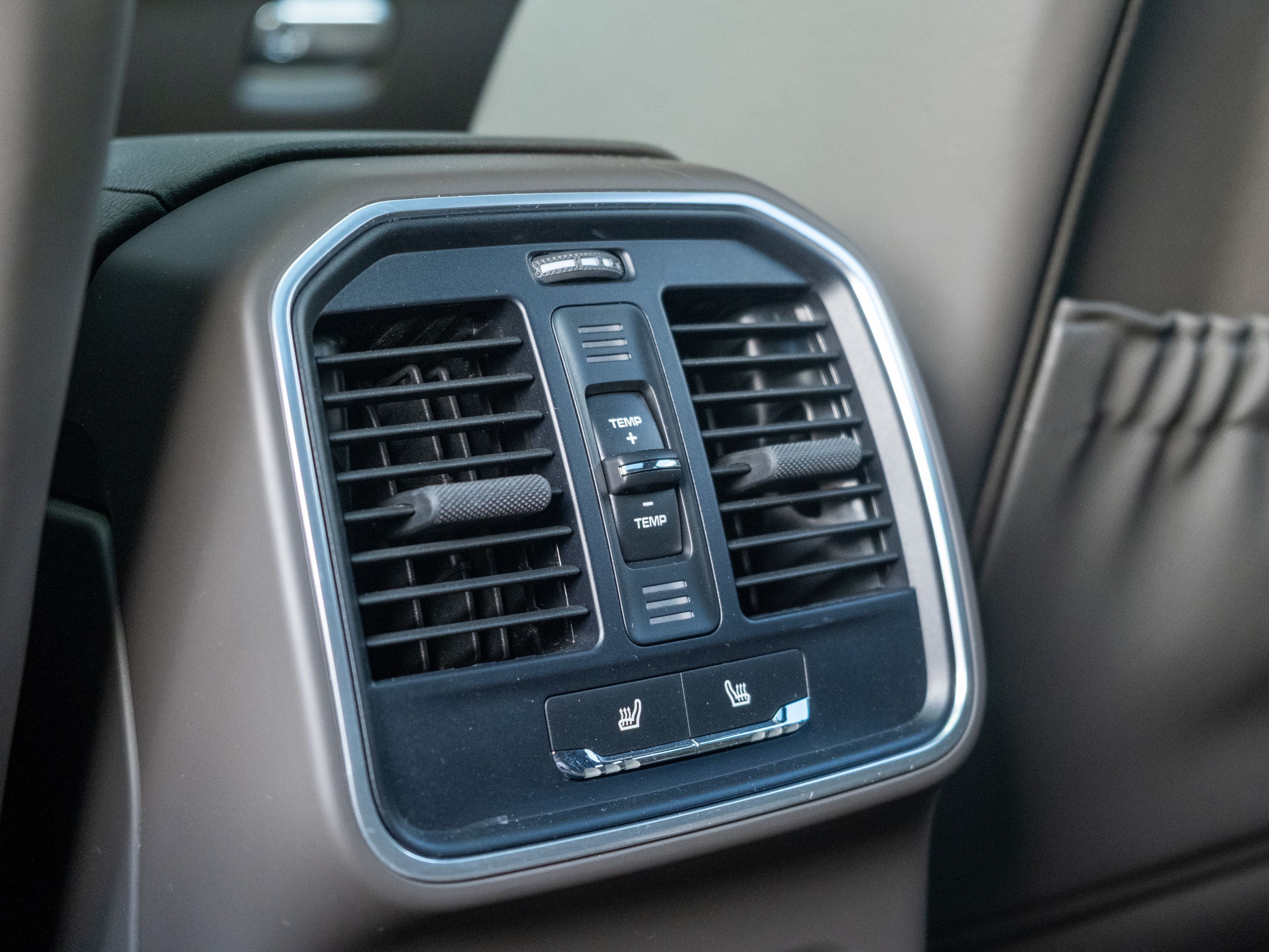 2023 Porsche Macan Base