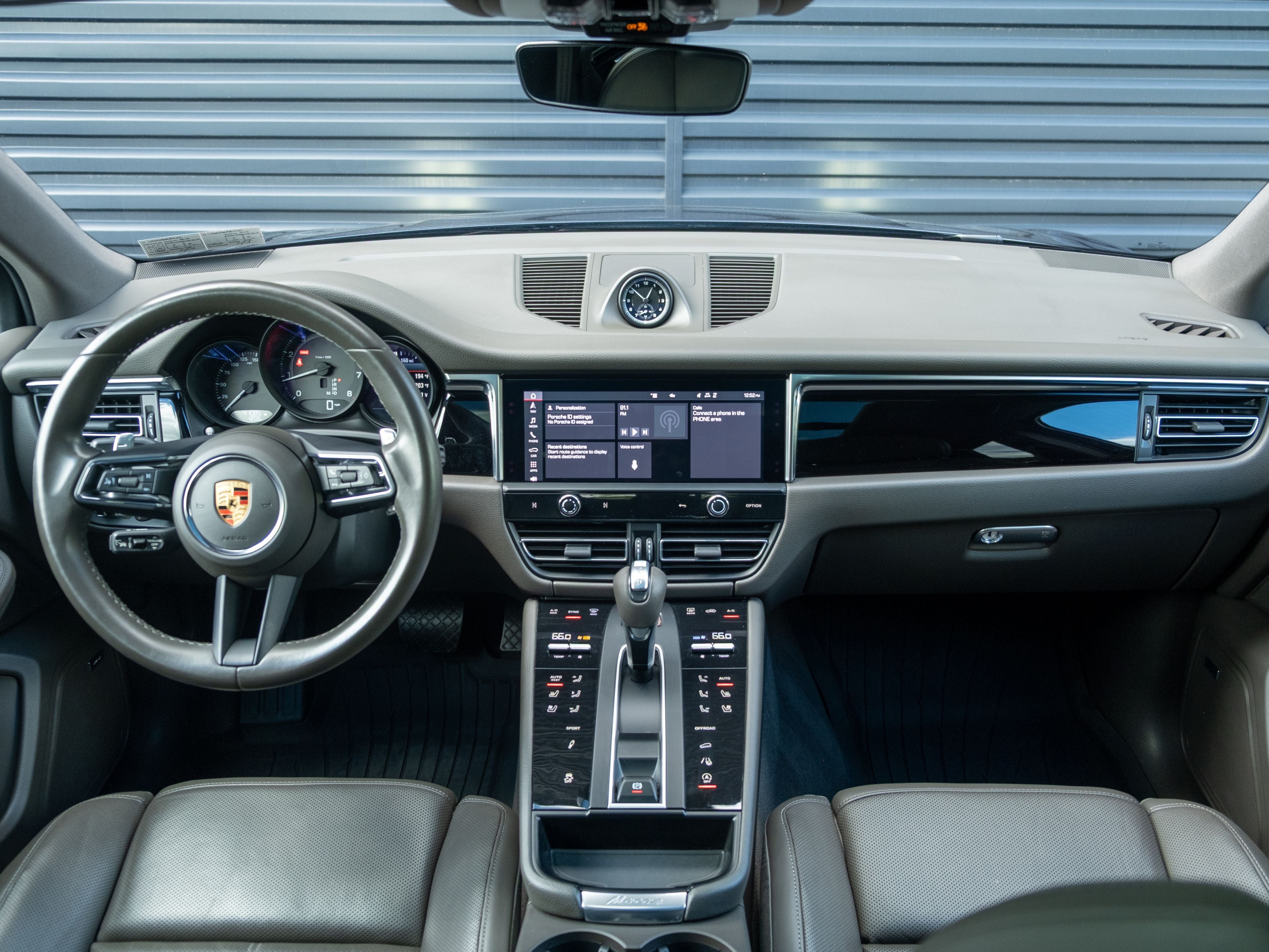 2023 Porsche Macan Base