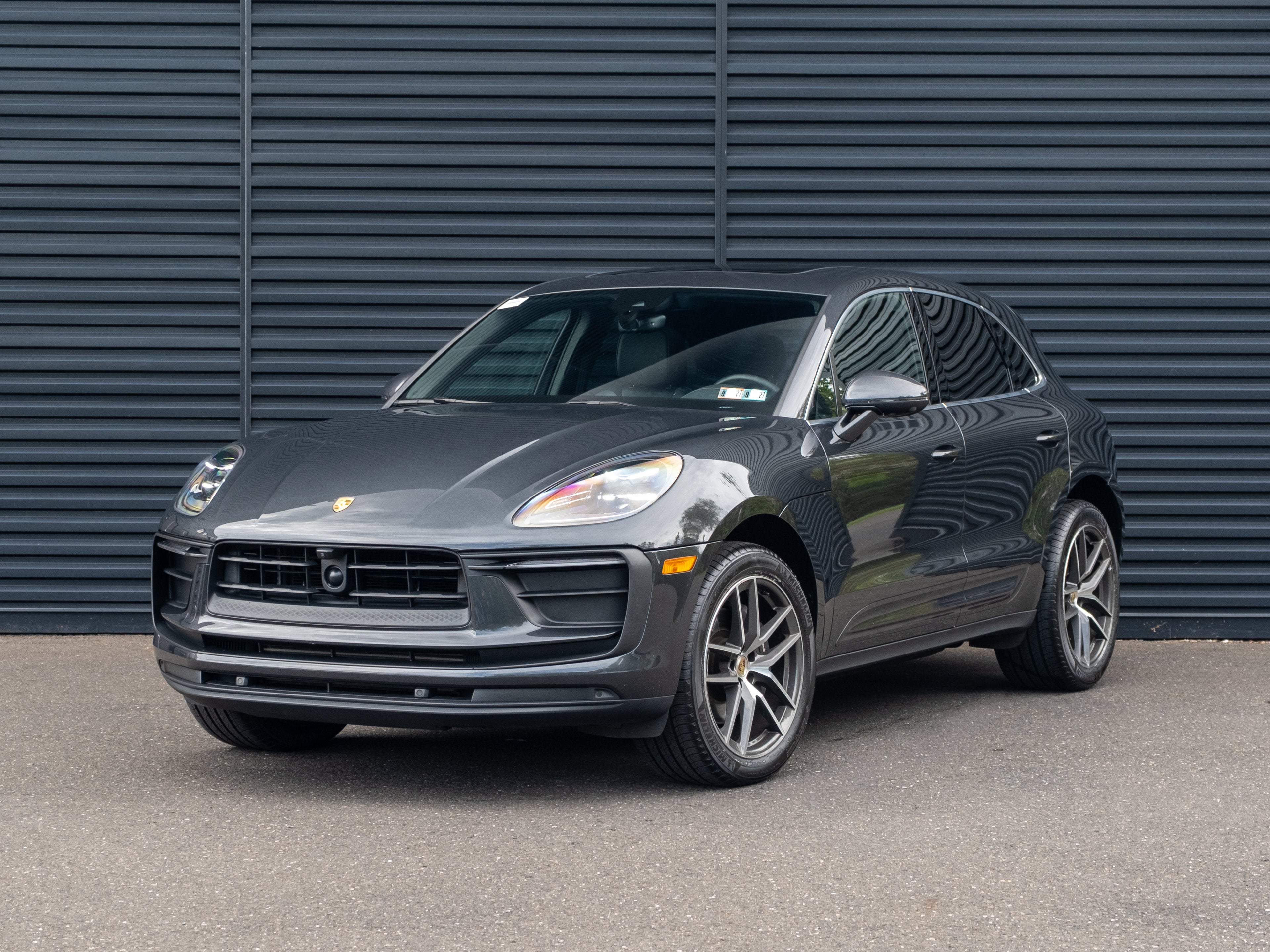 2023 Porsche Macan AWD photo