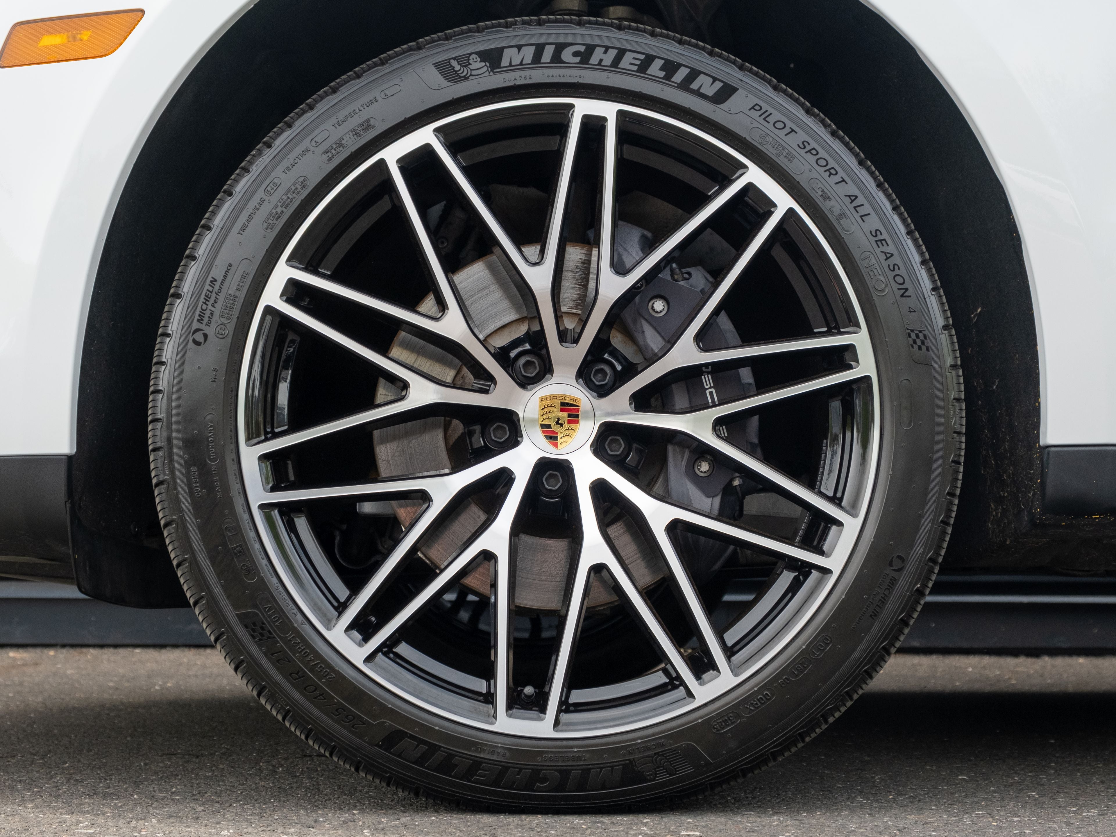 2026 Porsche Macan Base