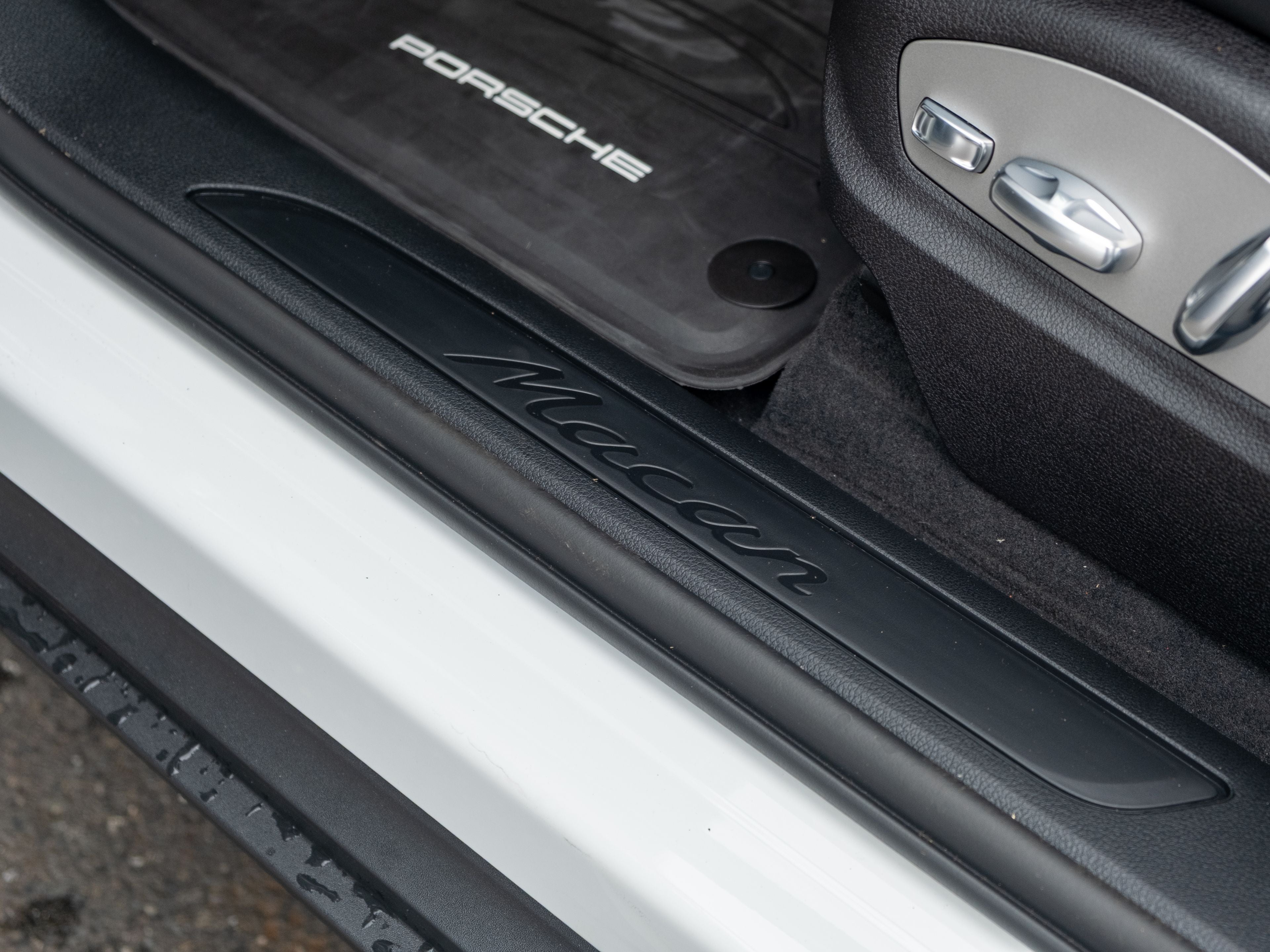 2026 Porsche Macan Base