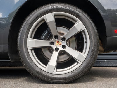 2023 Porsche Macan Base