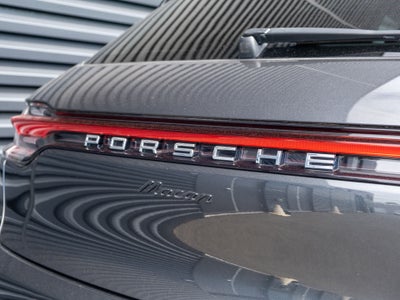 2023 Porsche Macan Base