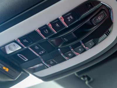 2023 Porsche Macan Base