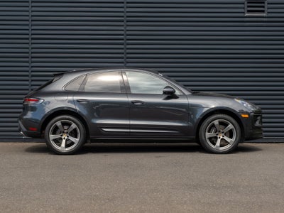 2023 Porsche Macan Base