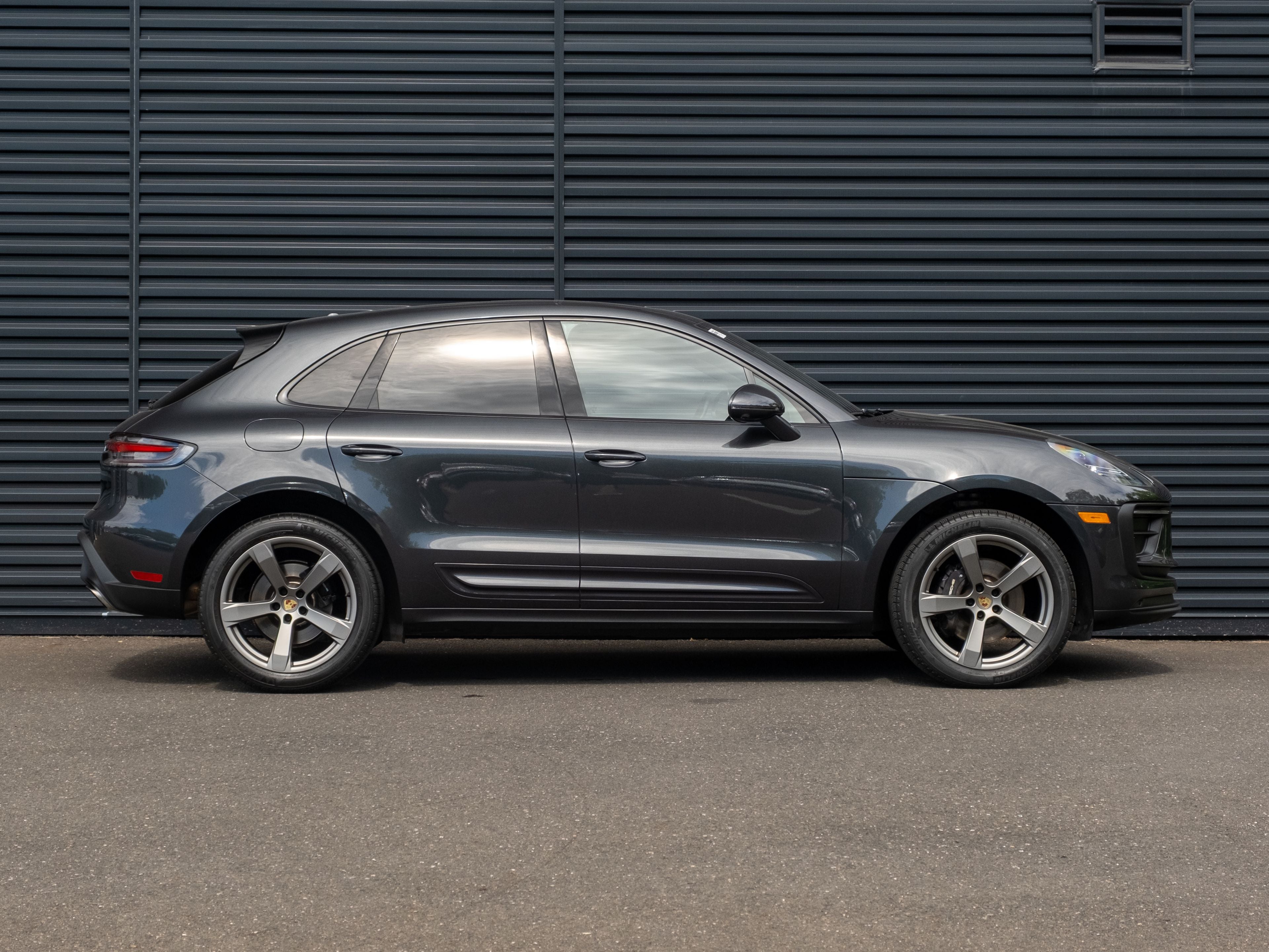 2023 Porsche Macan Base