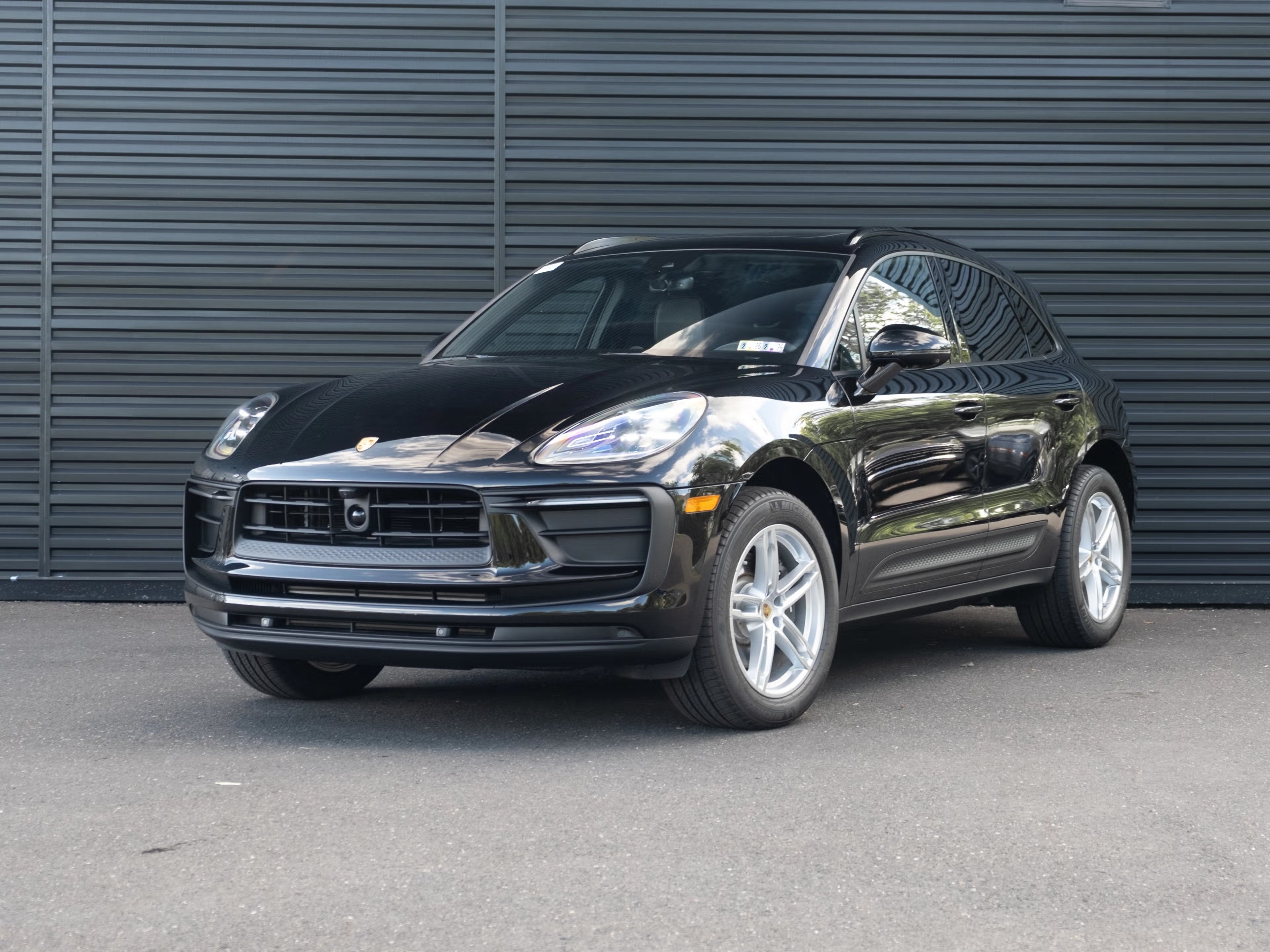 2025 Porsche Macan Base