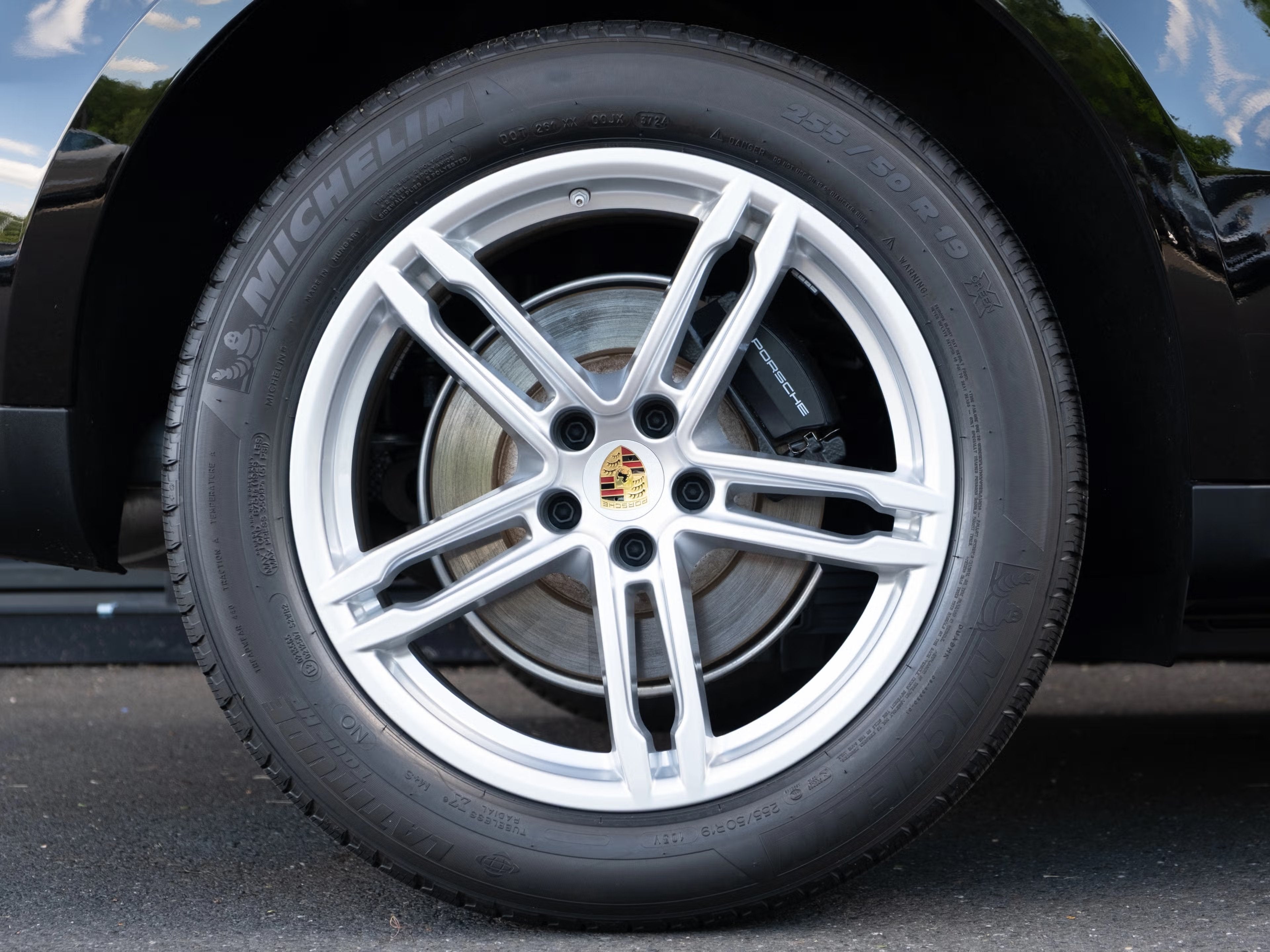 2025 Porsche Macan Base