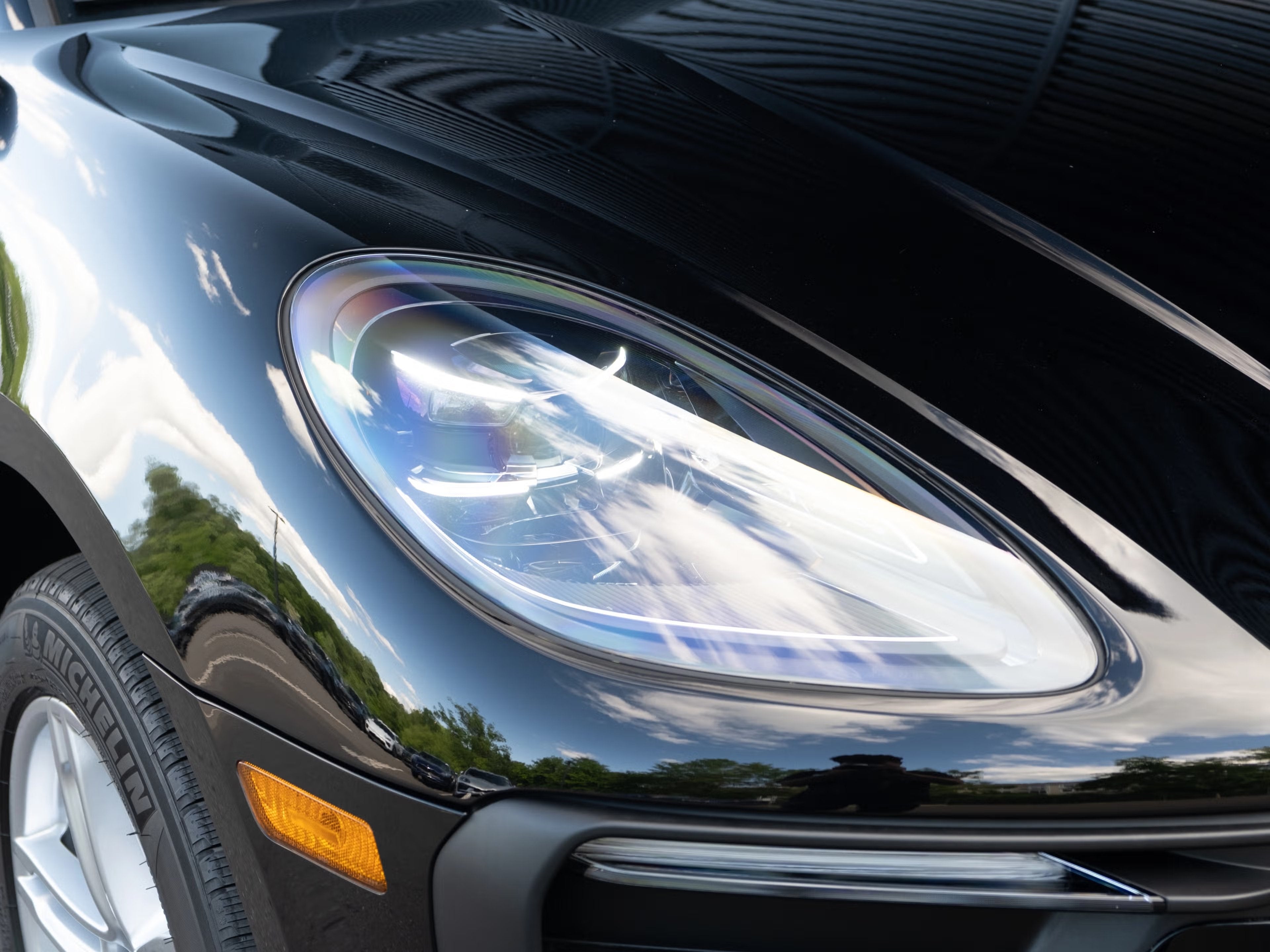 2025 Porsche Macan Base