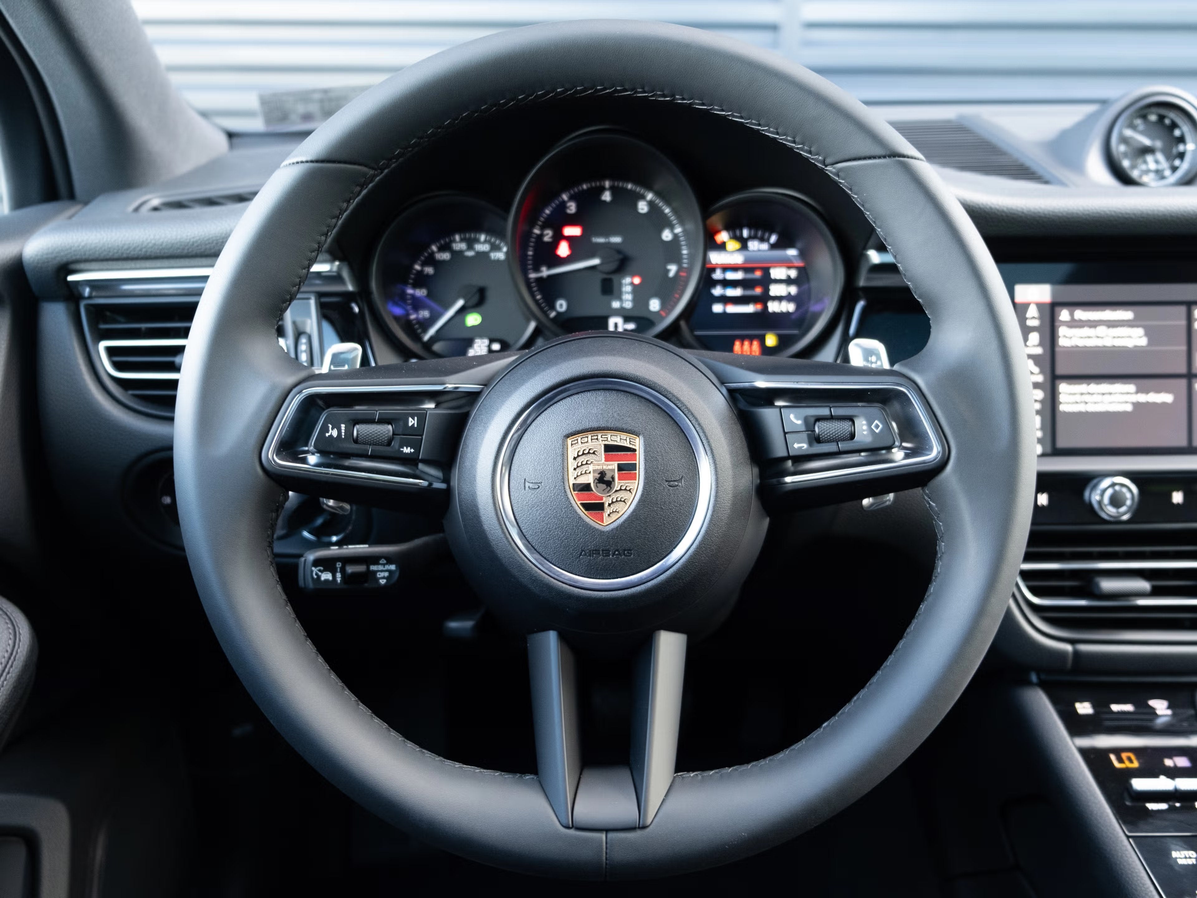 2025 Porsche Macan Base