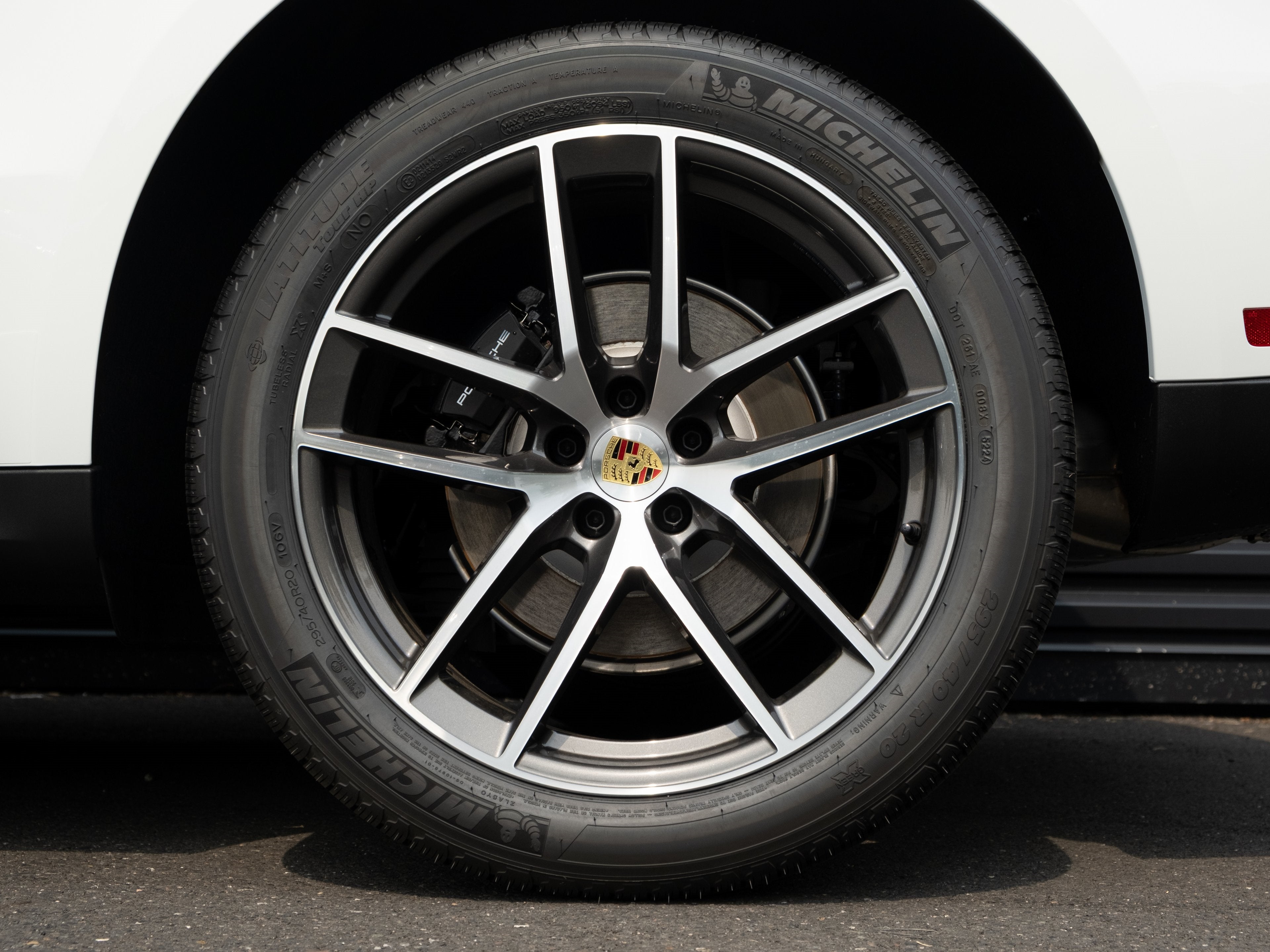 2025 Porsche Macan Base