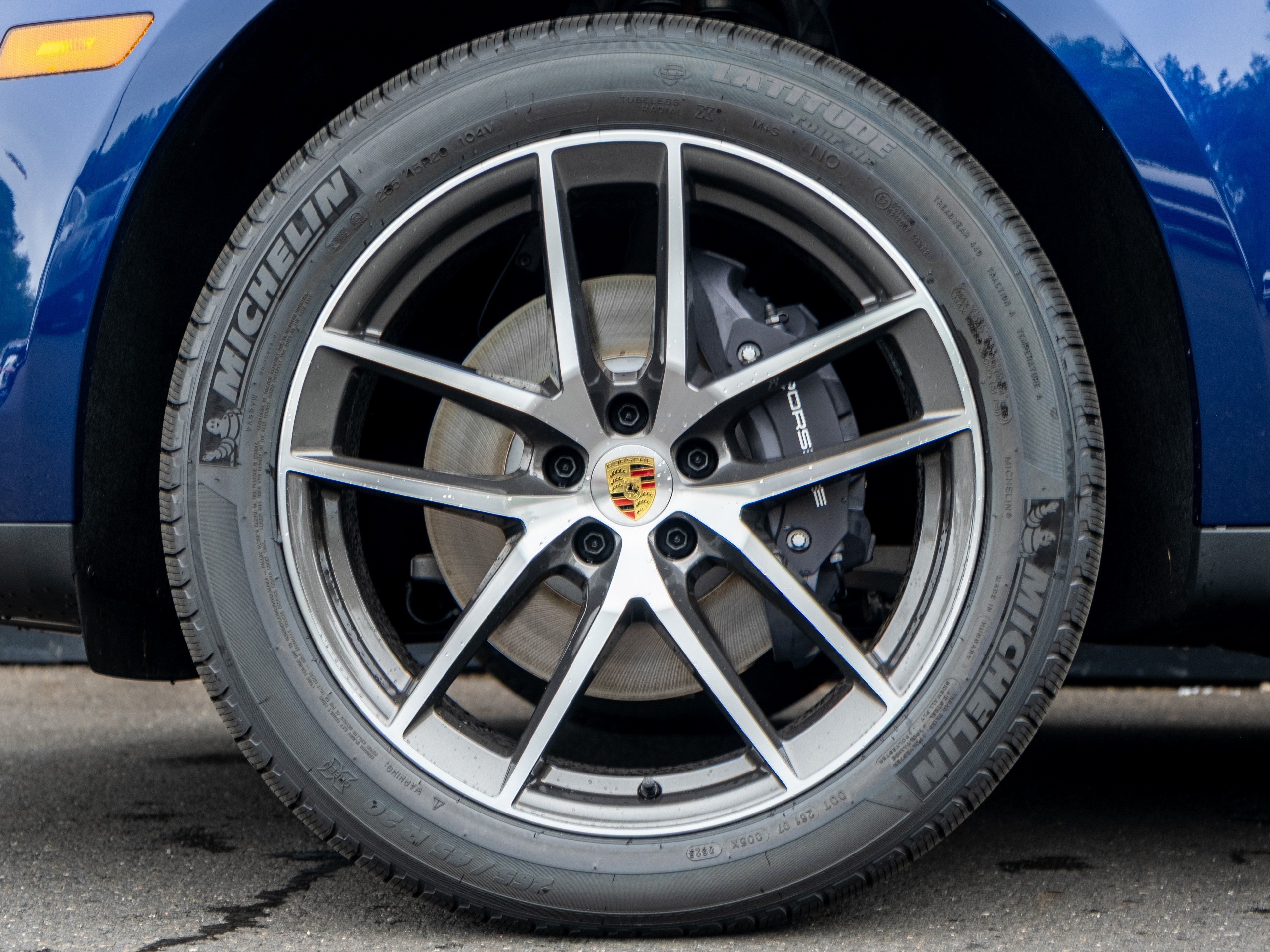 2025 Porsche Macan Base