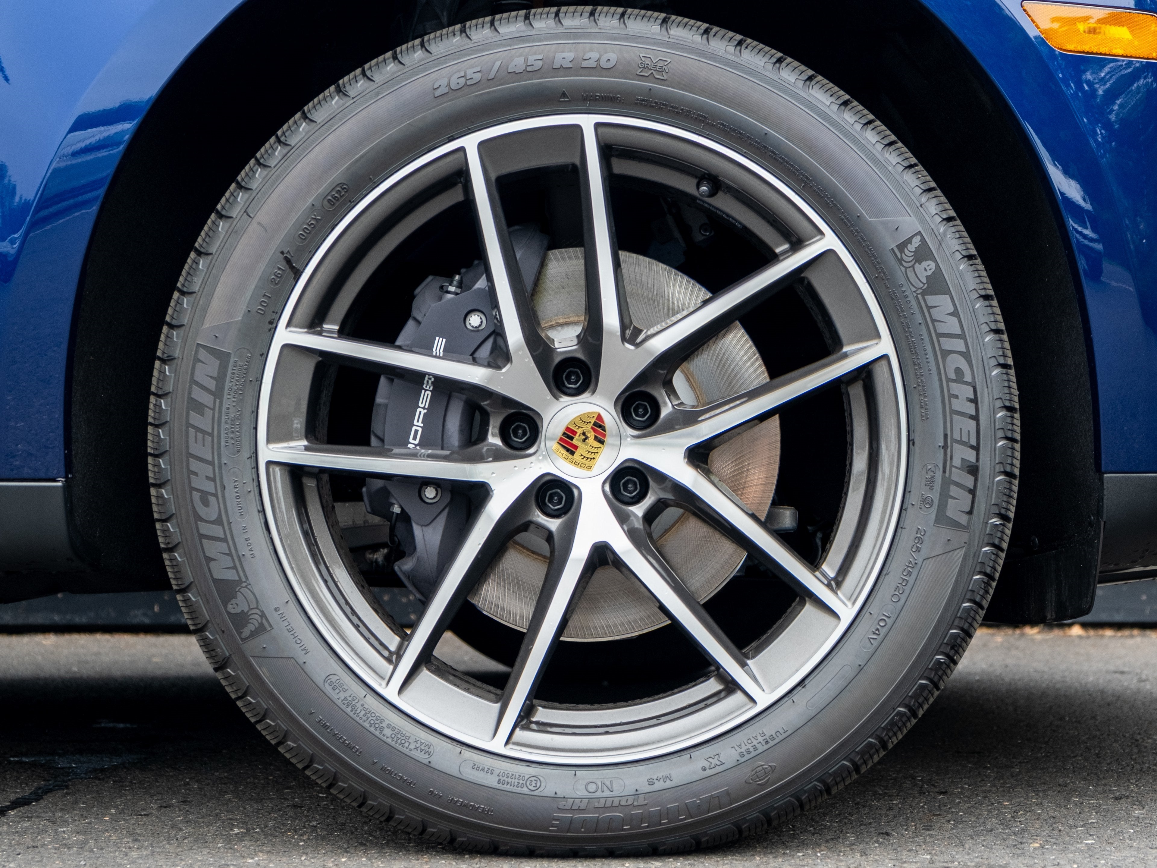 2025 Porsche Macan Base