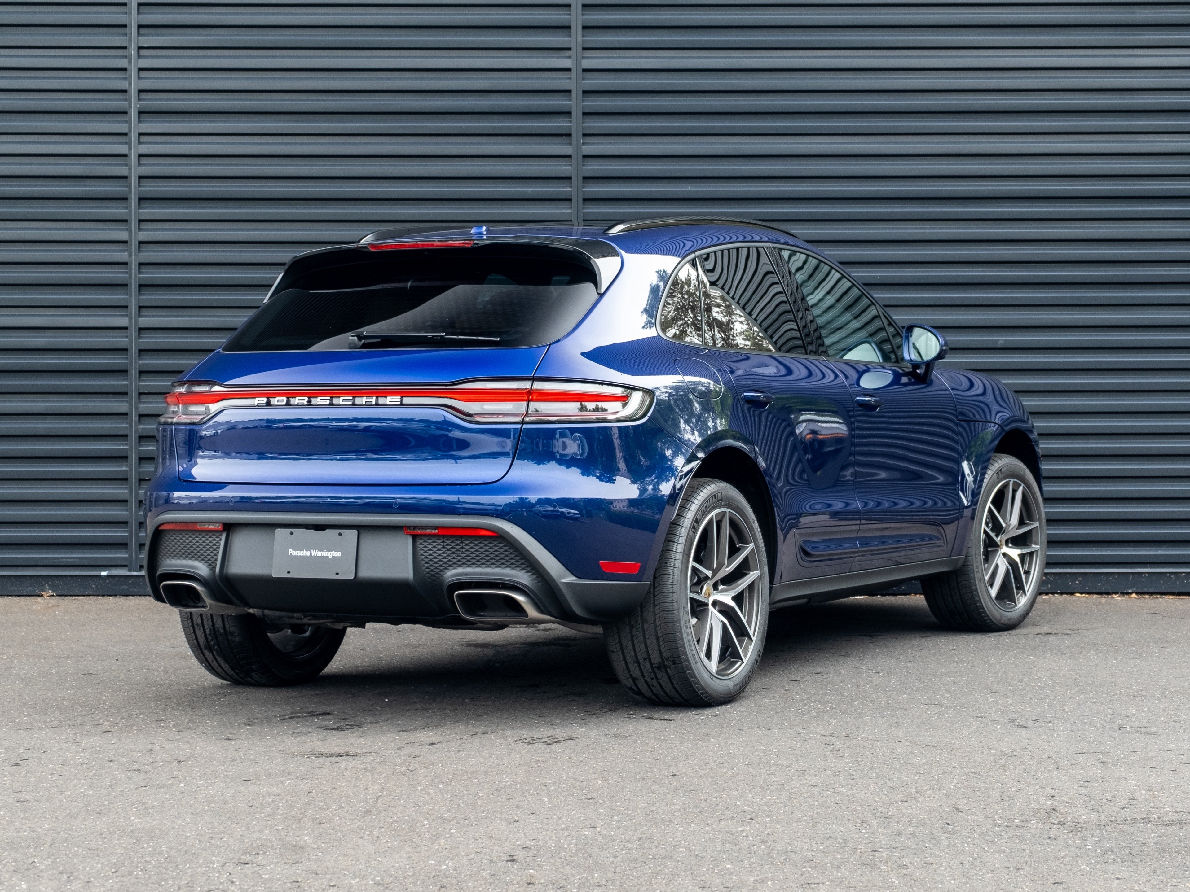 2025 Porsche Macan Base