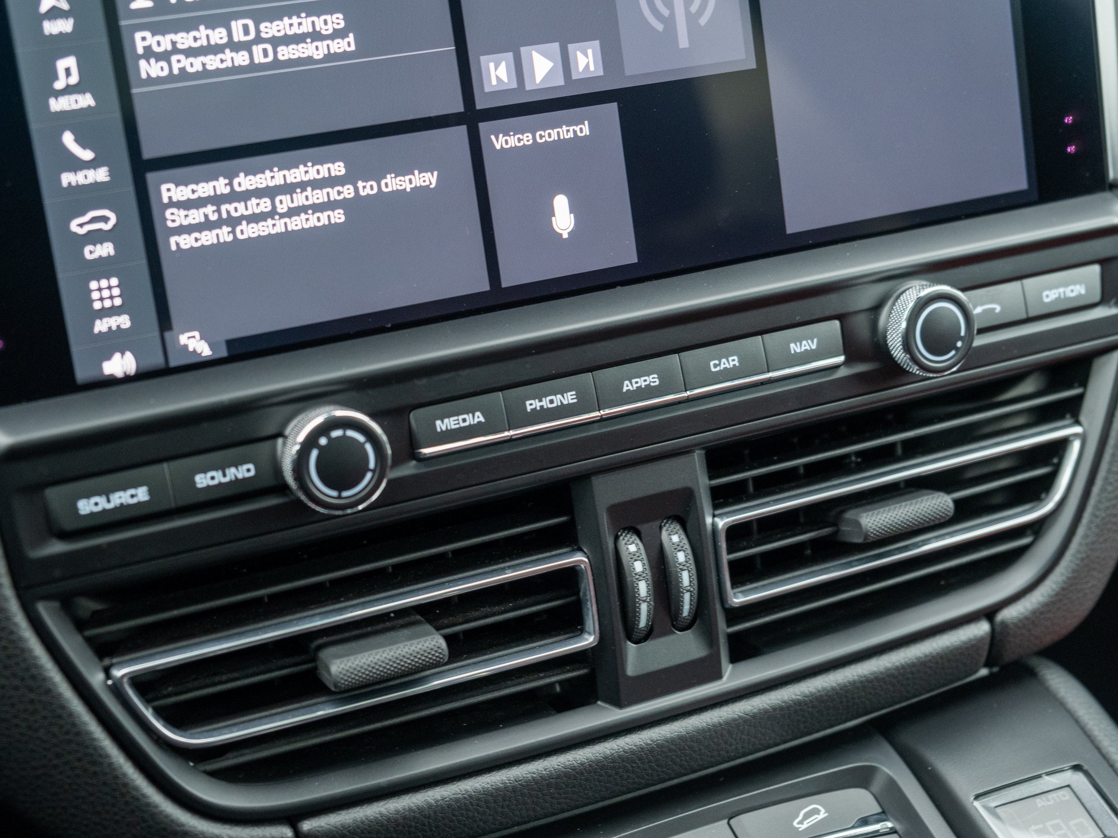 2021 Porsche Macan Base