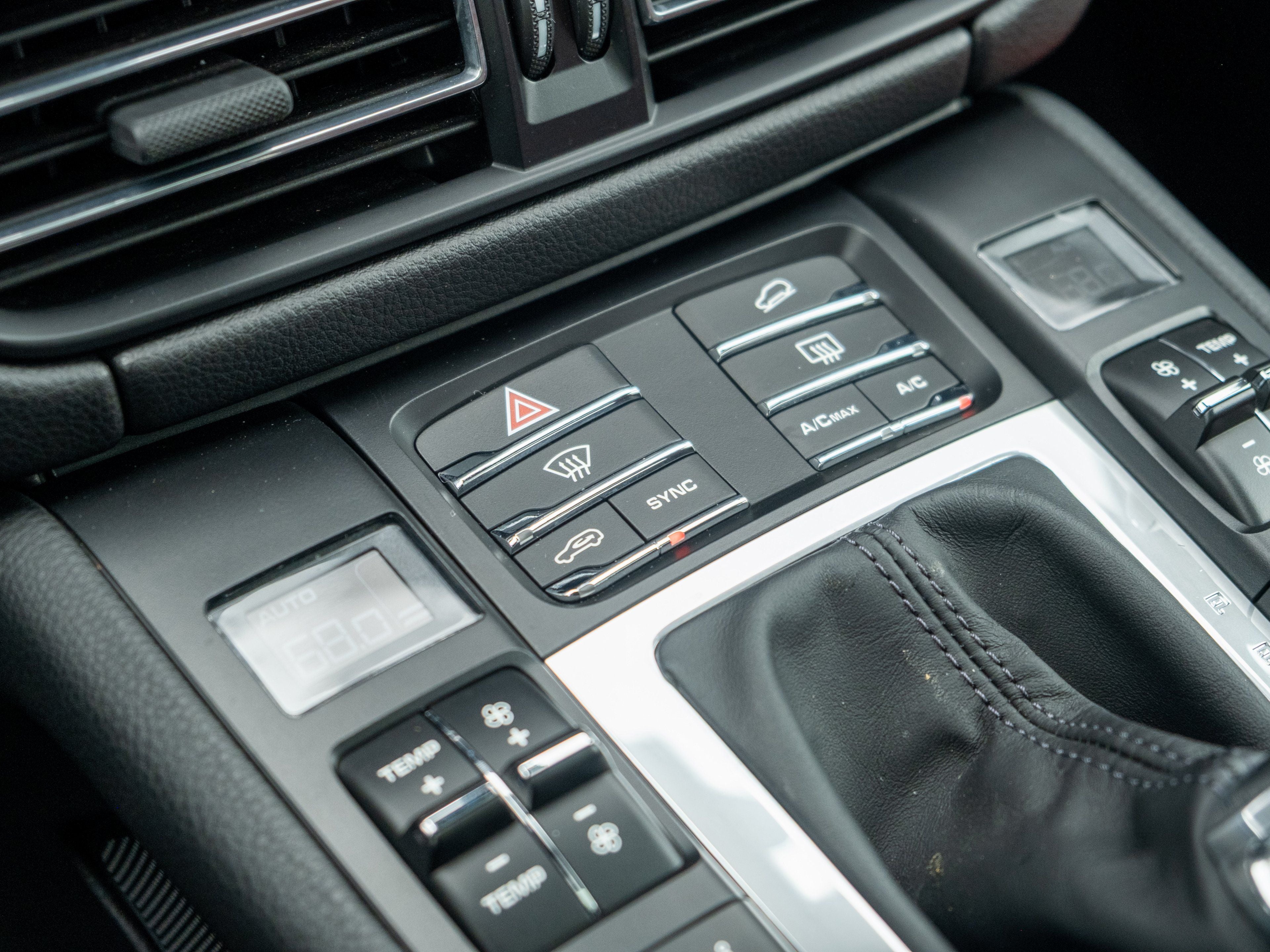 2021 Porsche Macan Base