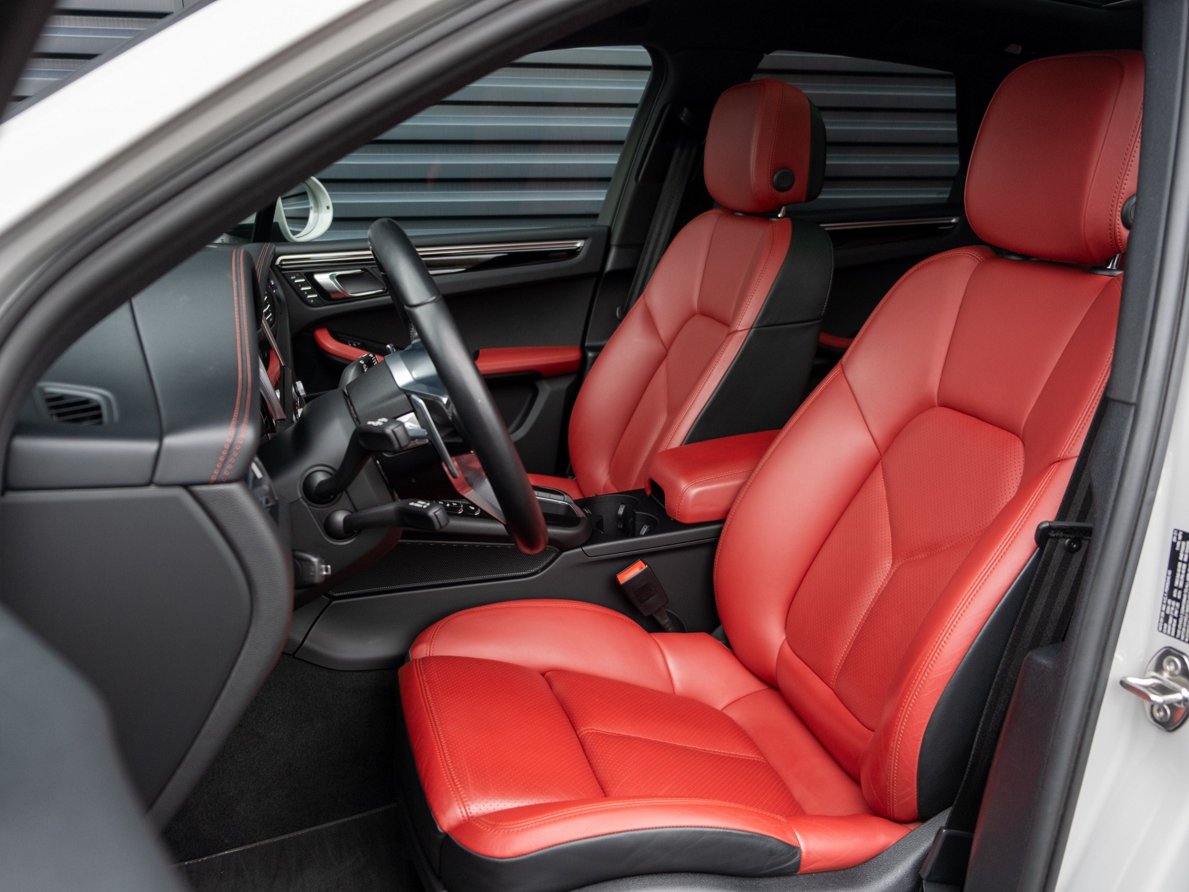 2021 Porsche Macan Base