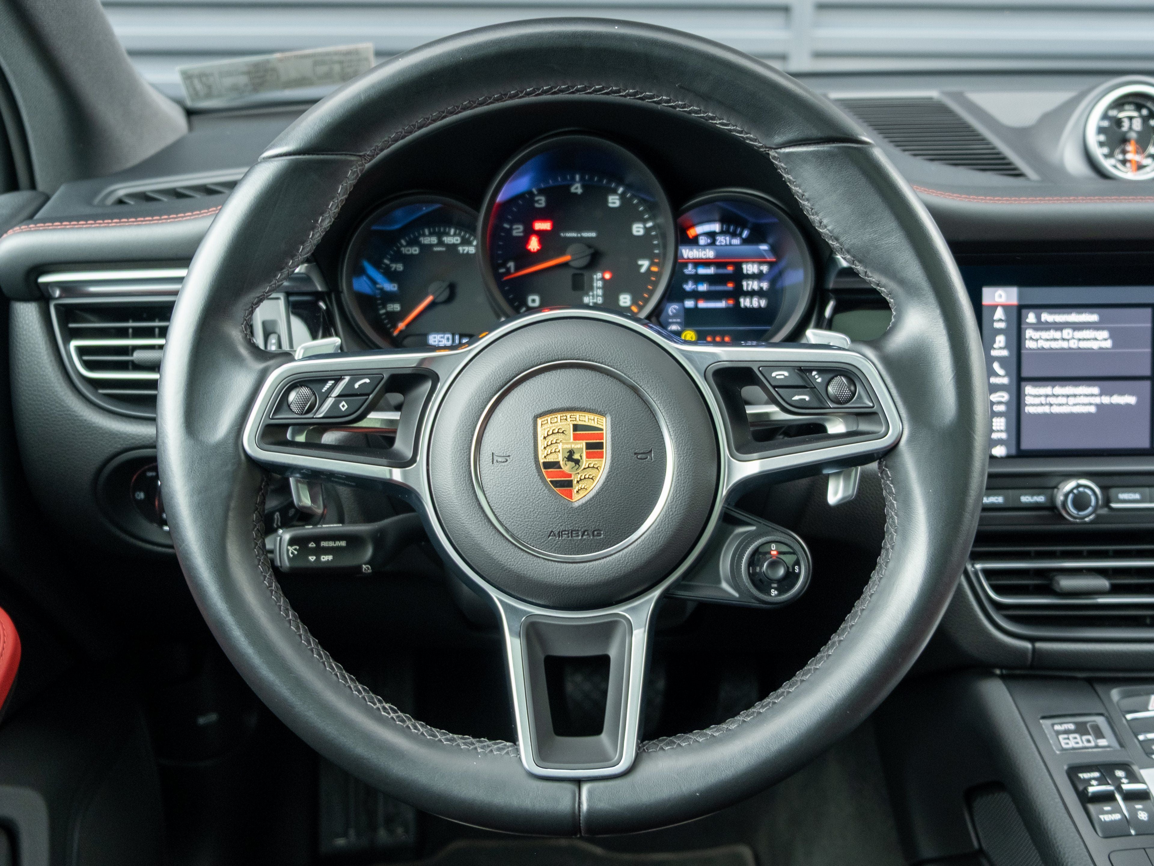 2021 Porsche Macan Base