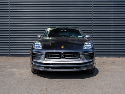 2025 Porsche Macan T