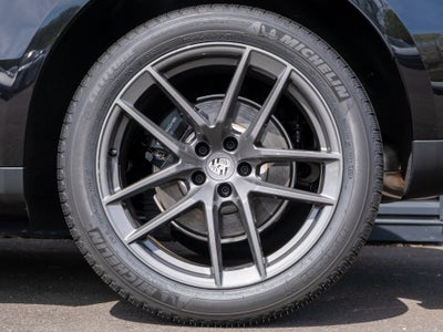 2025 Porsche Macan T