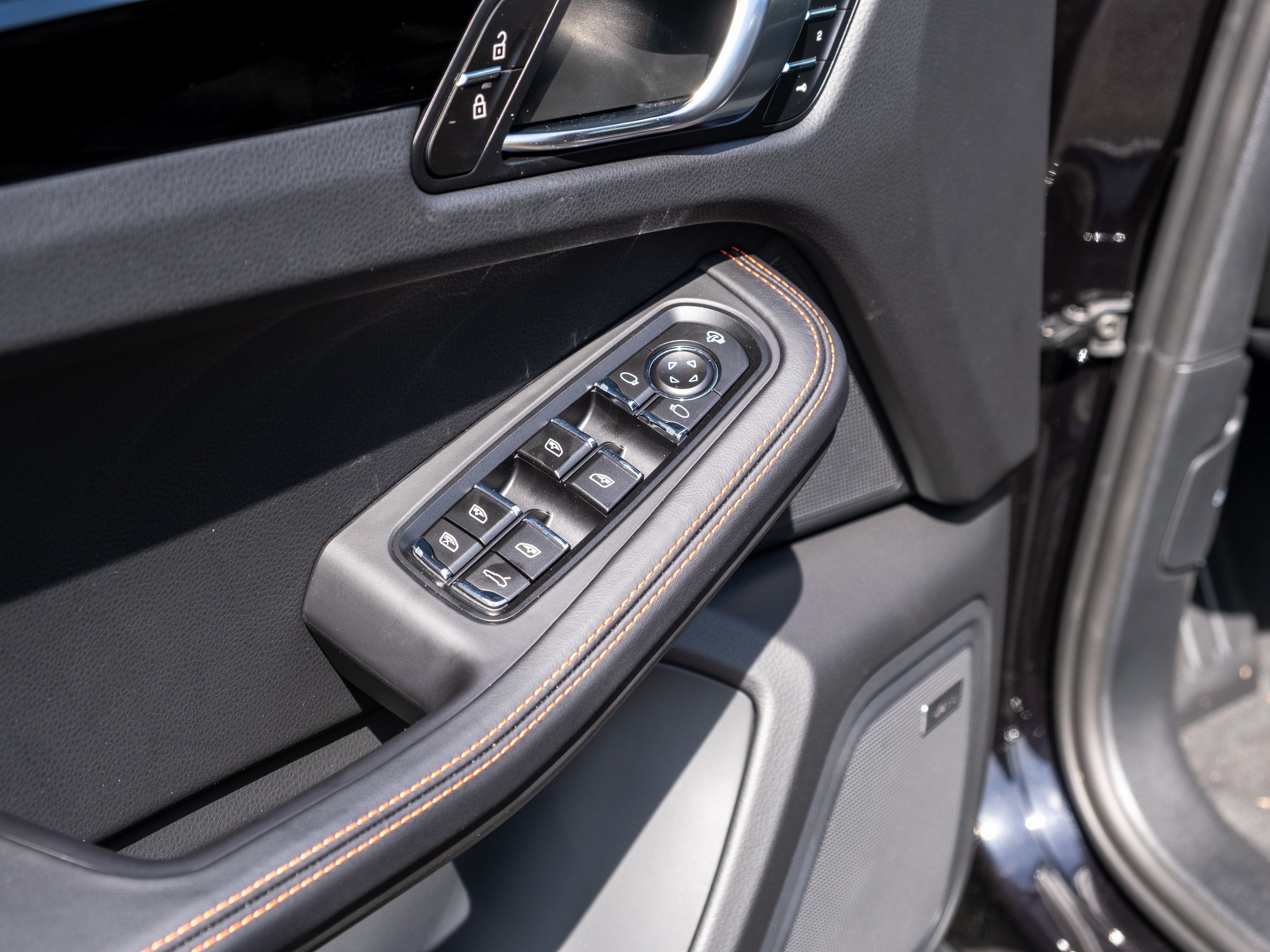 2025 Porsche Macan T