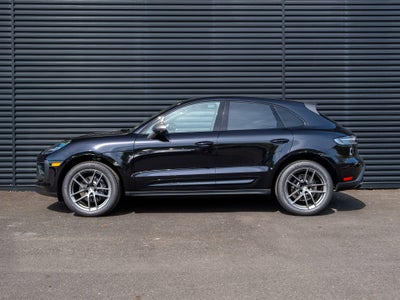 2025 Porsche Macan T