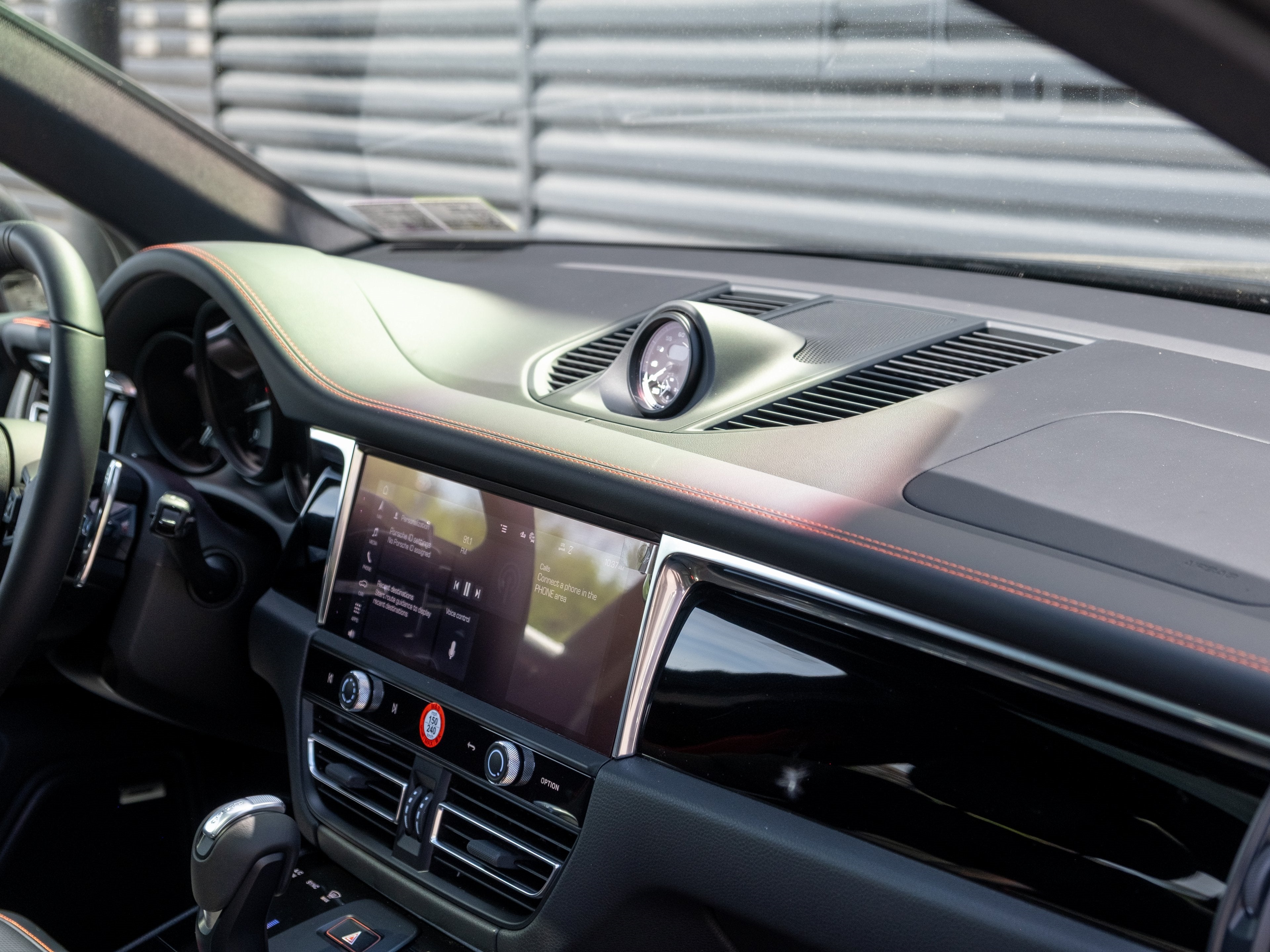 2025 Porsche Macan T