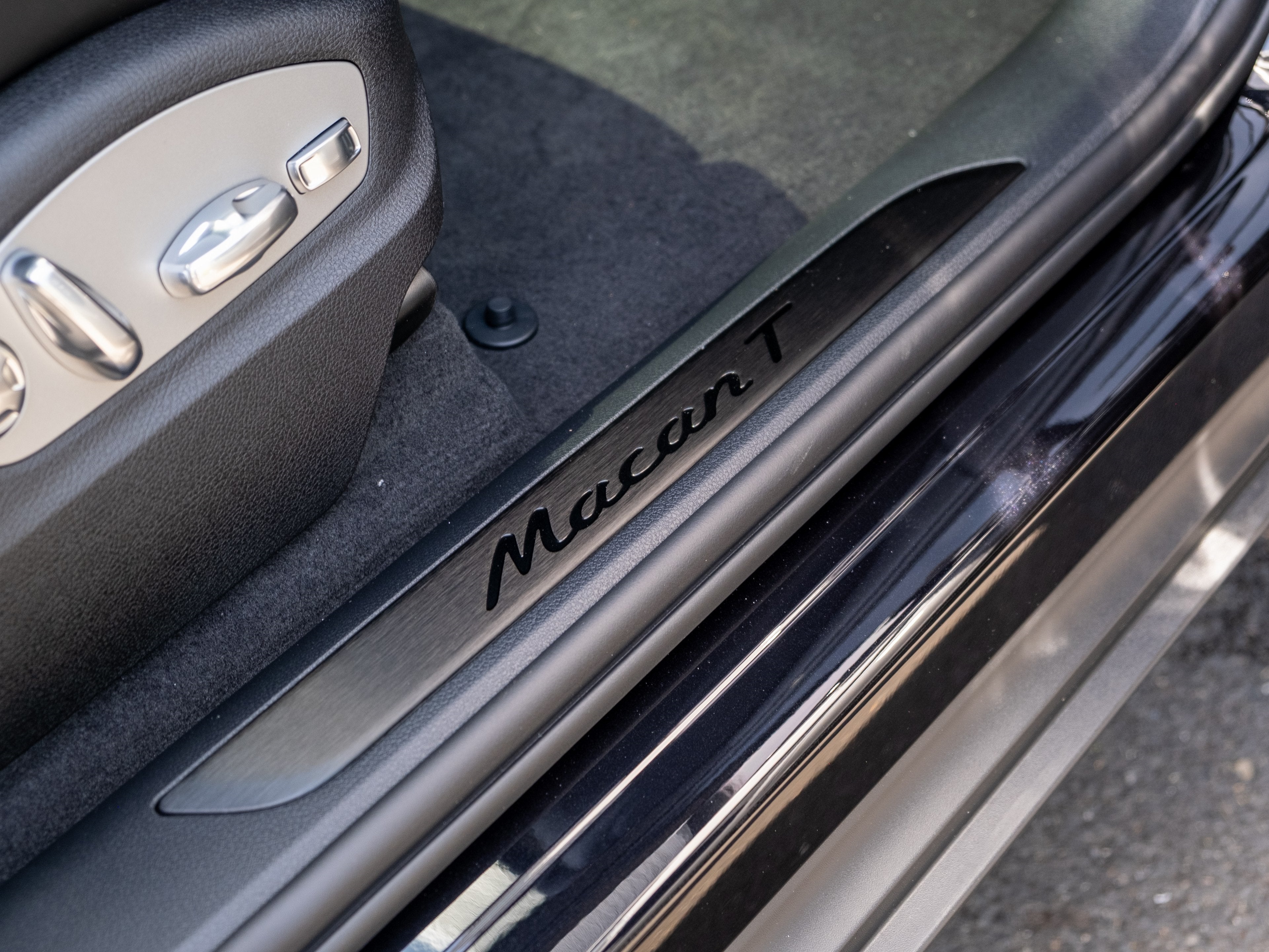 2025 Porsche Macan T