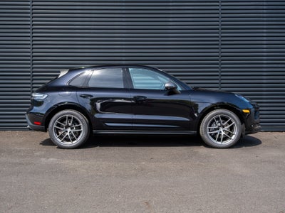 2025 Porsche Macan T