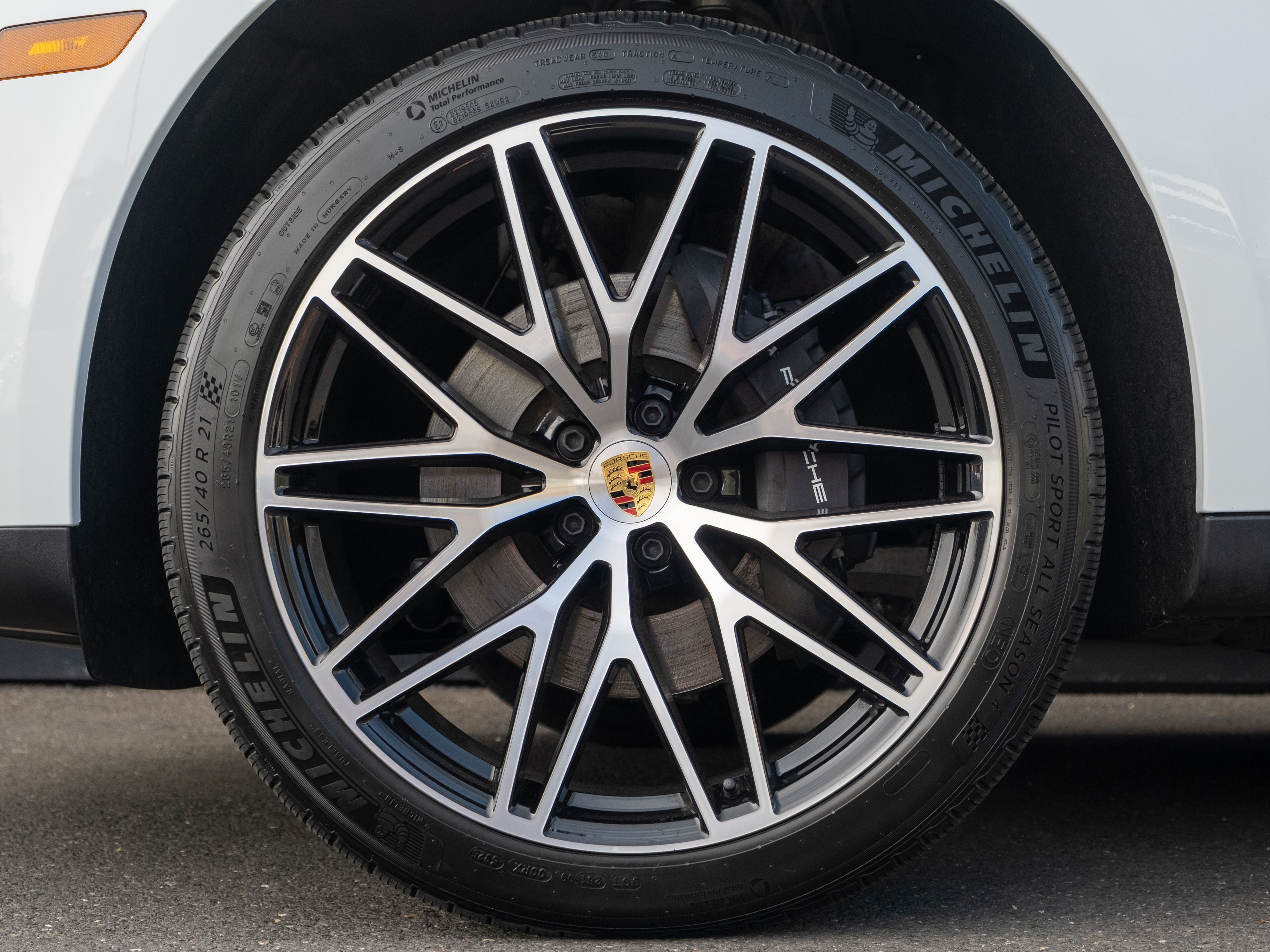 2026 Porsche Macan Base
