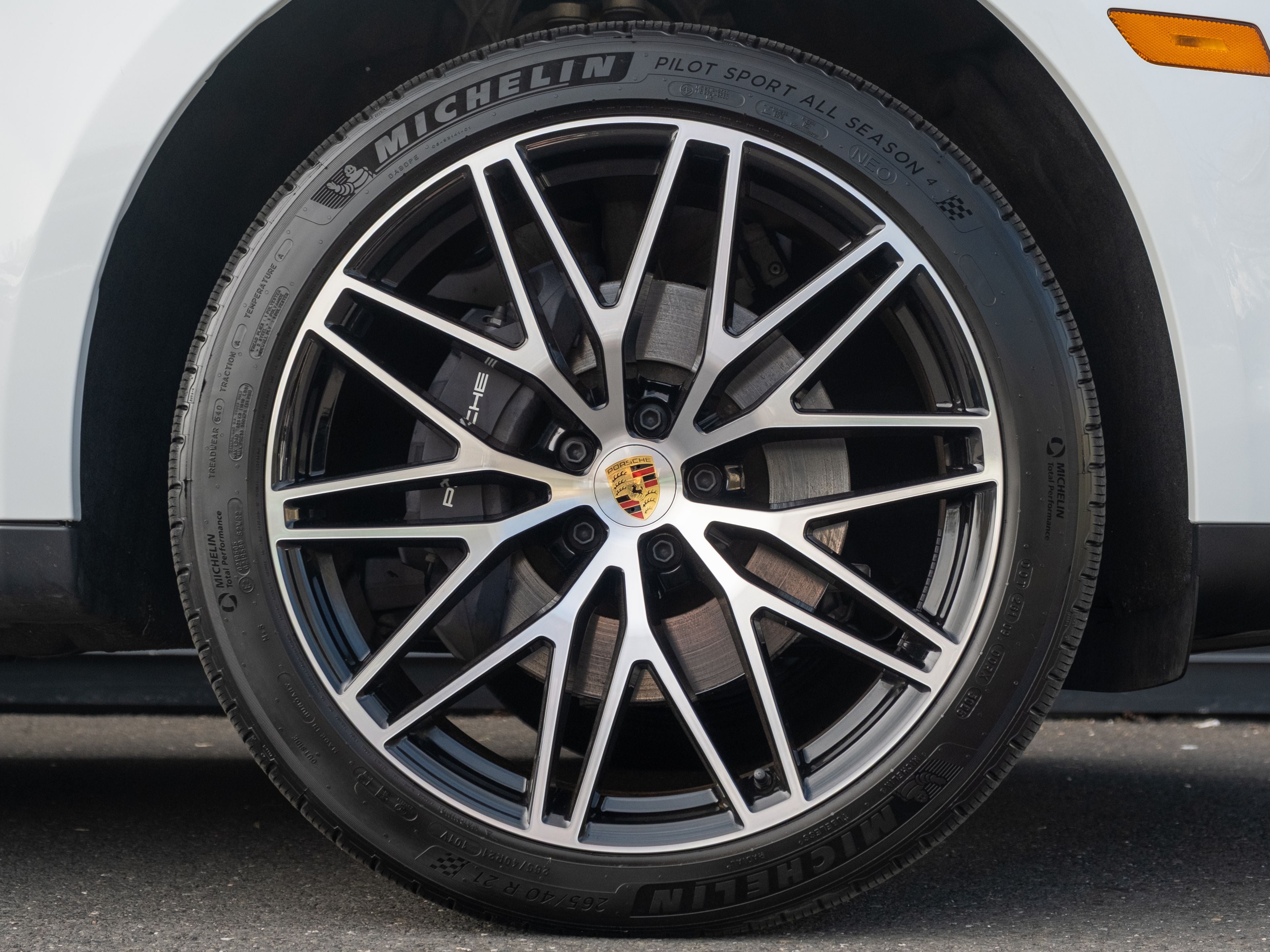 2026 Porsche Macan Base