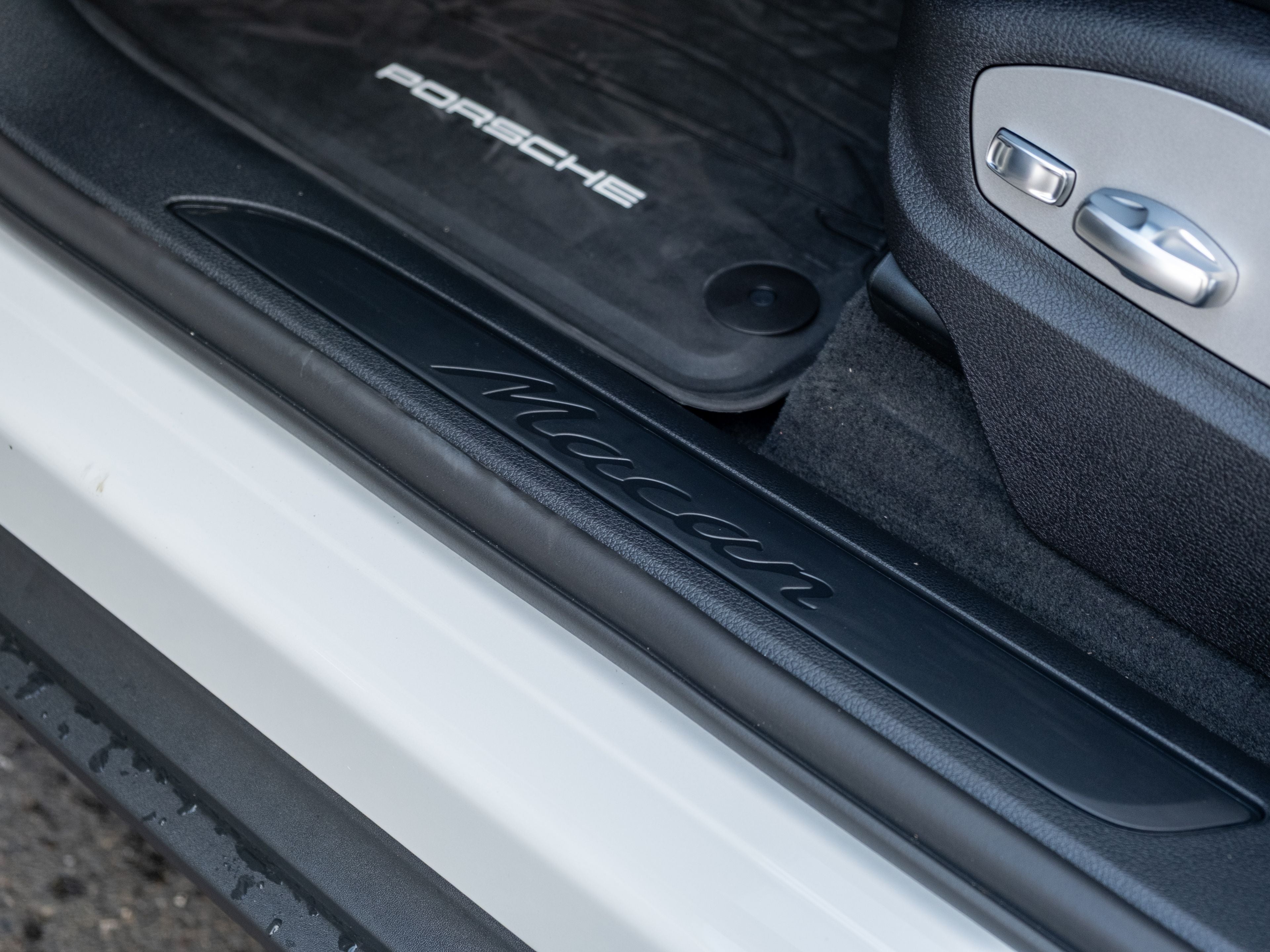 2026 Porsche Macan Base