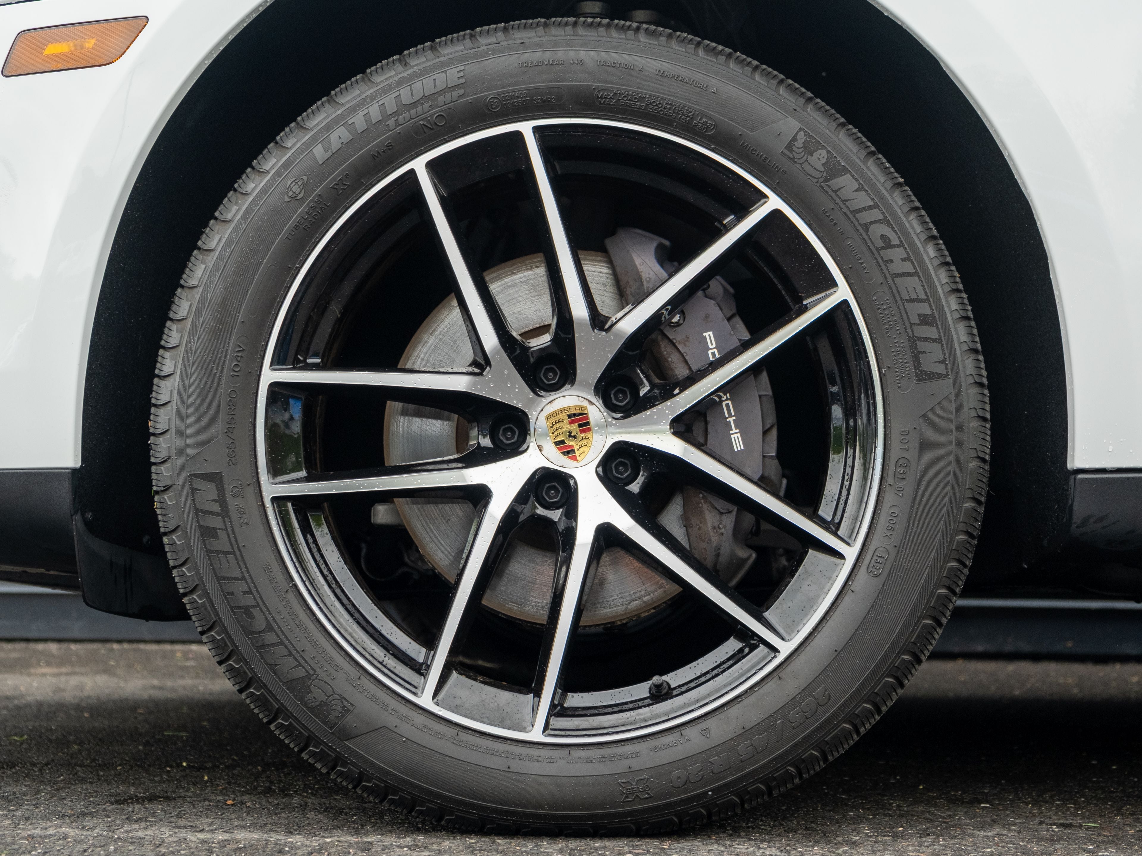 2023 Porsche Macan Base