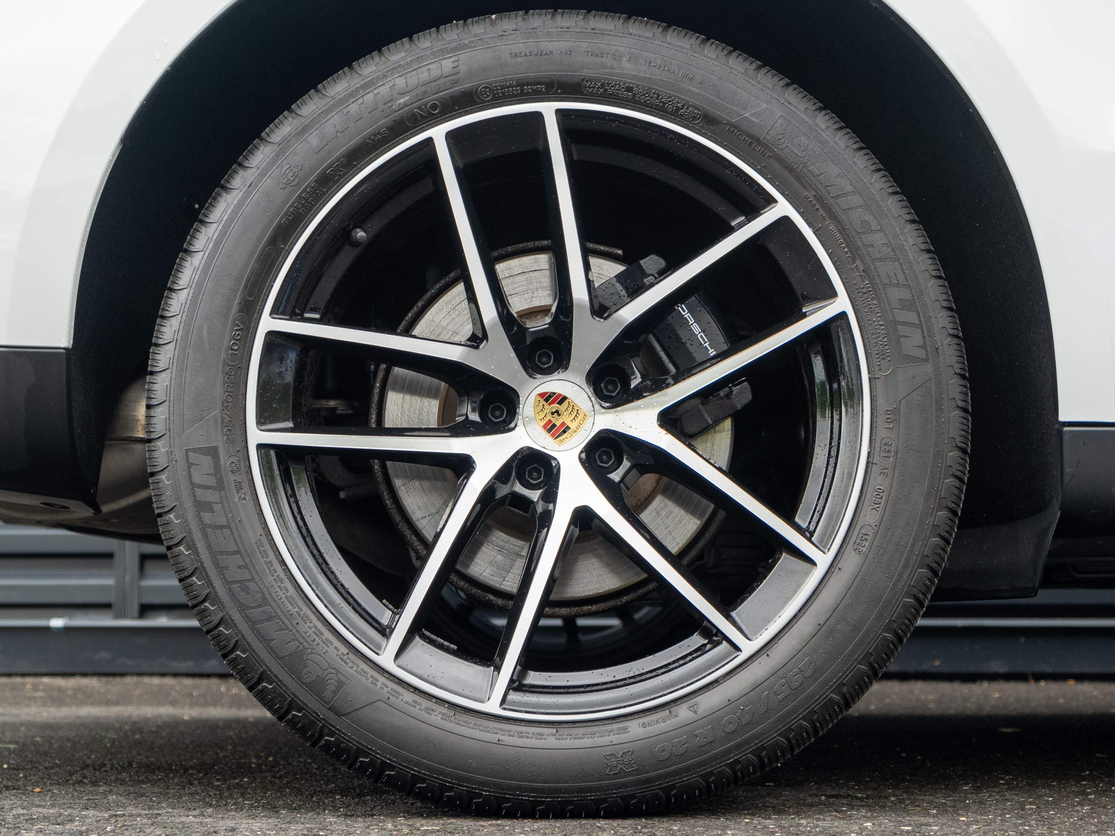 2023 Porsche Macan Base