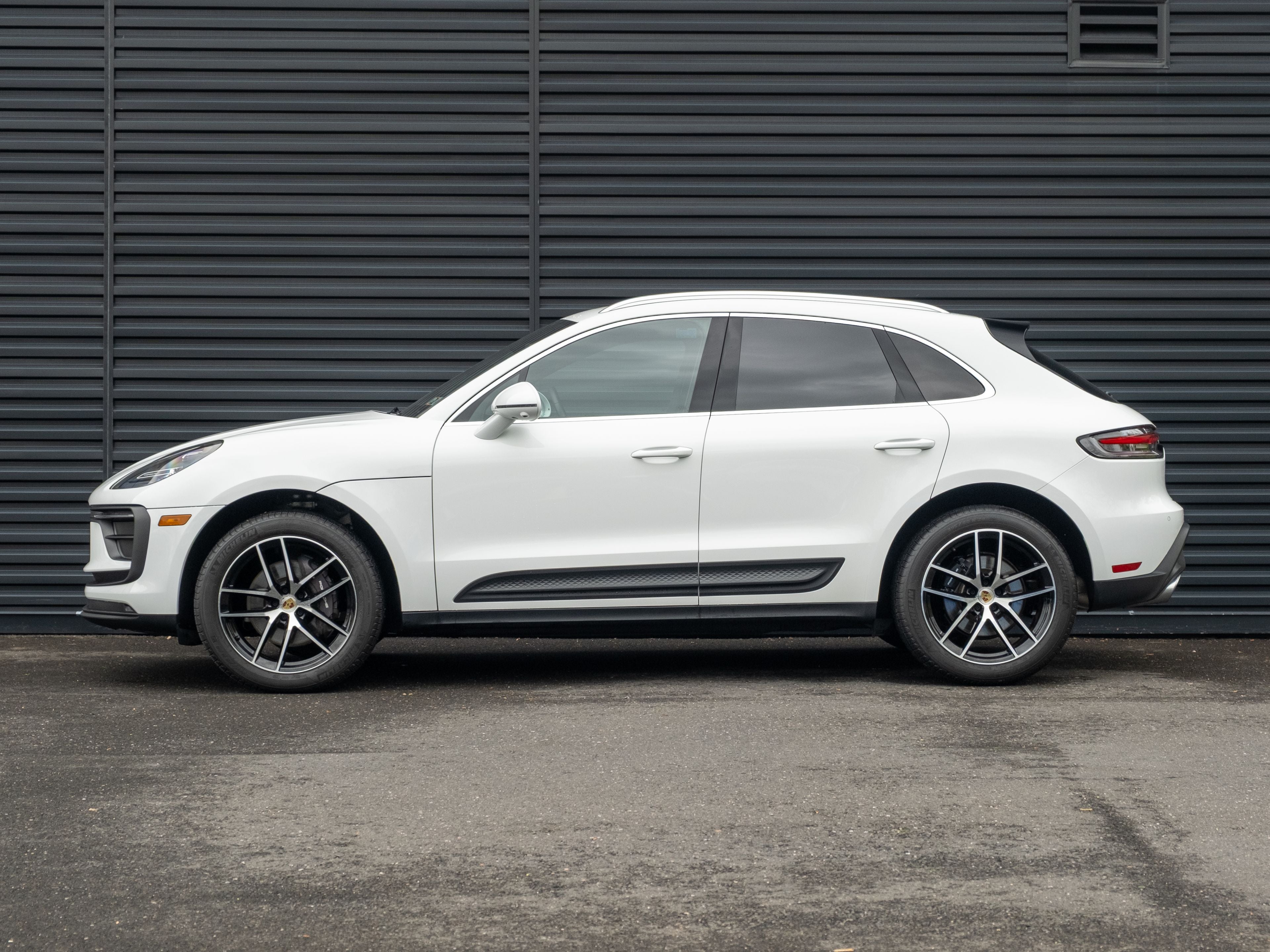 2023 Porsche Macan Base