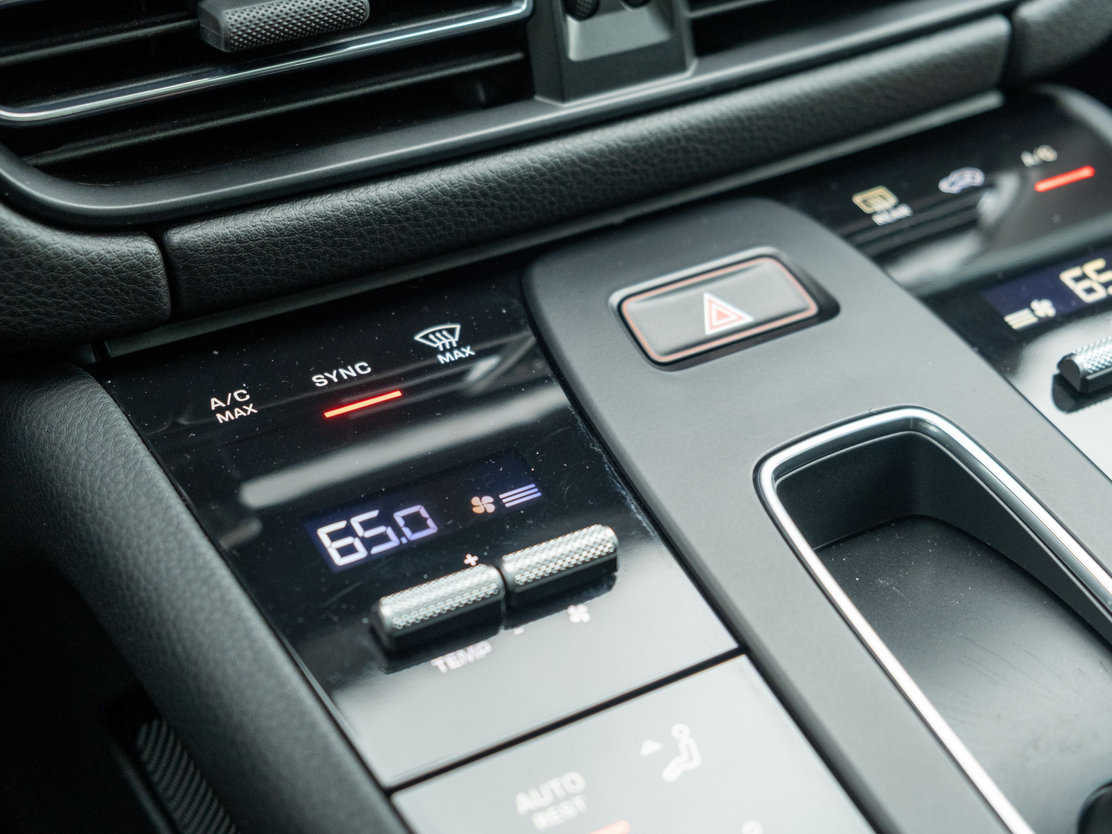 2023 Porsche Macan Base